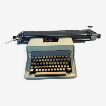 REMINGTON INTERNATIONAL typewriter