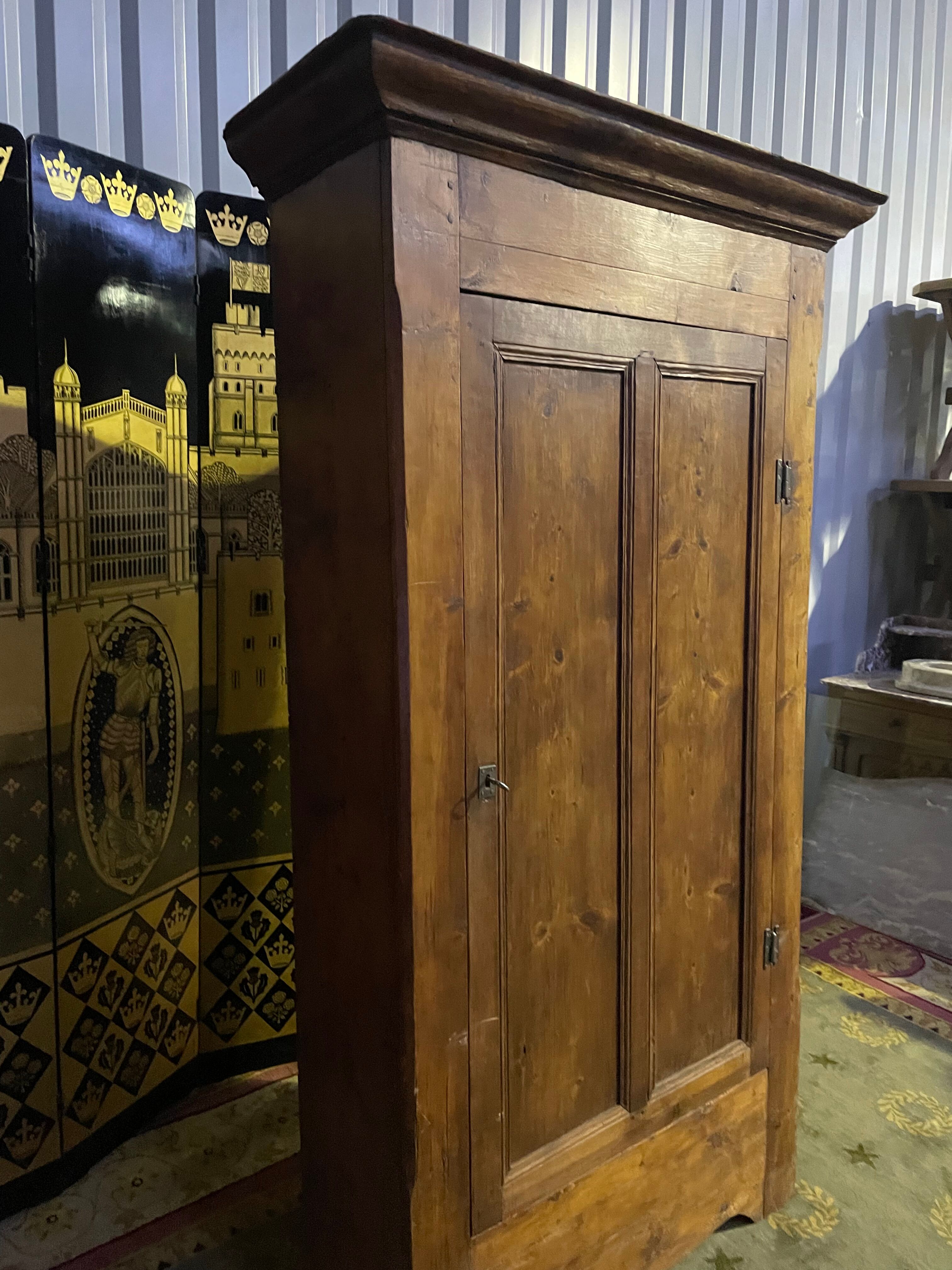 Bonnetière - Armoire parisienne en sapin 19eme