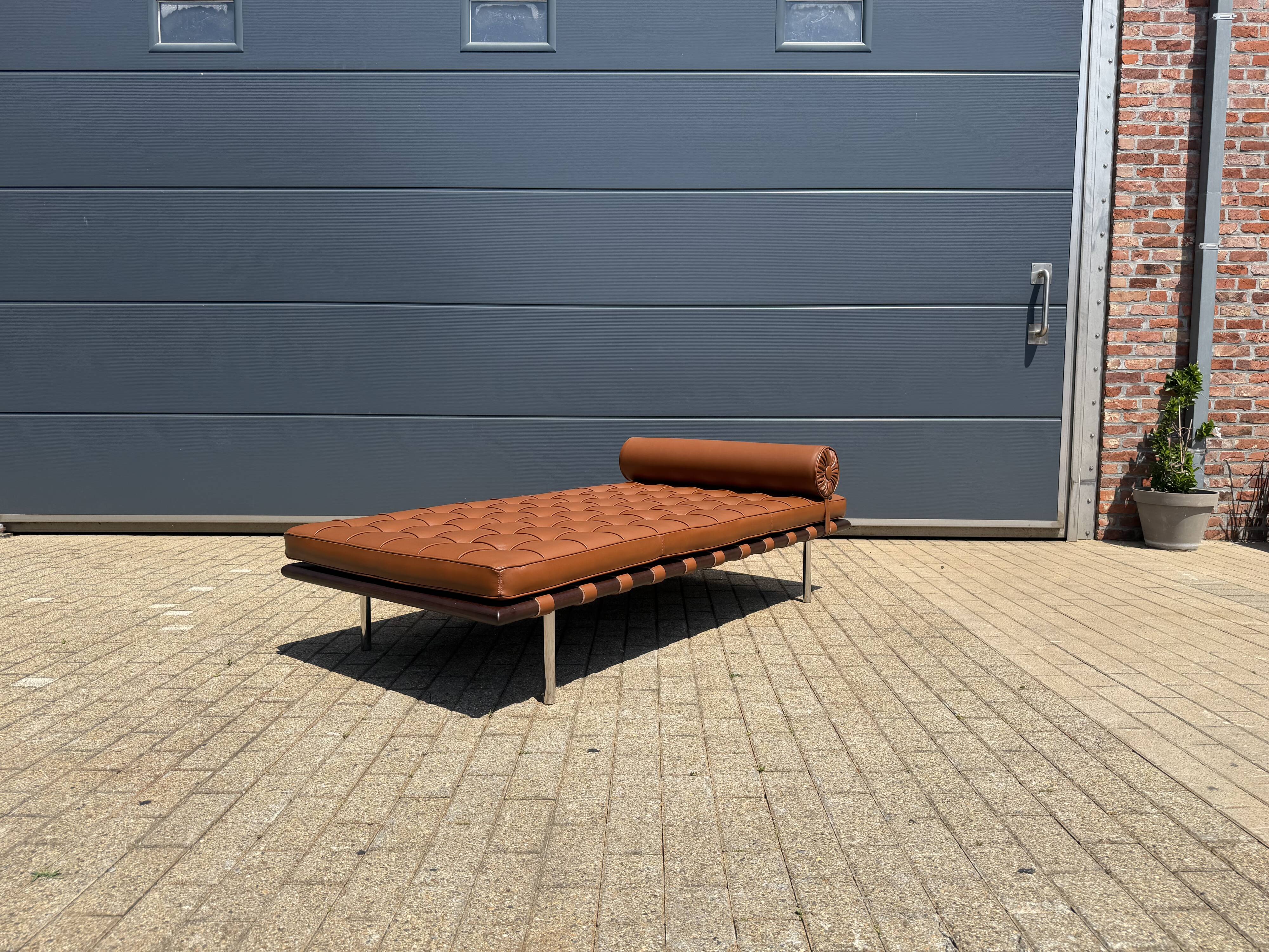 Knoll barcelona daybed mies van der rohe in cognac venezia leather, as new
