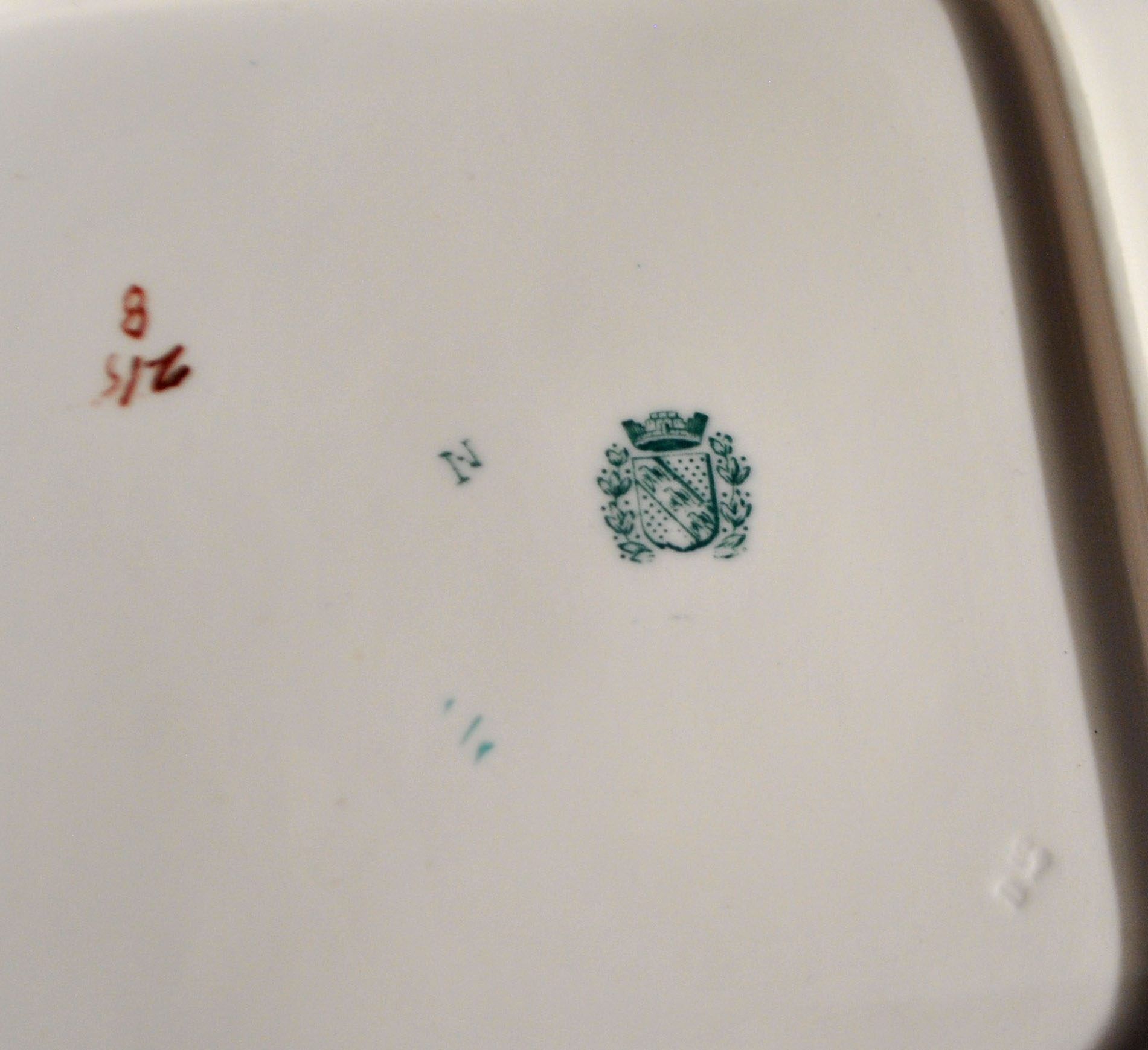 Square porcelain plate Sarreguemines model Minton 215 with Japonese decoration.