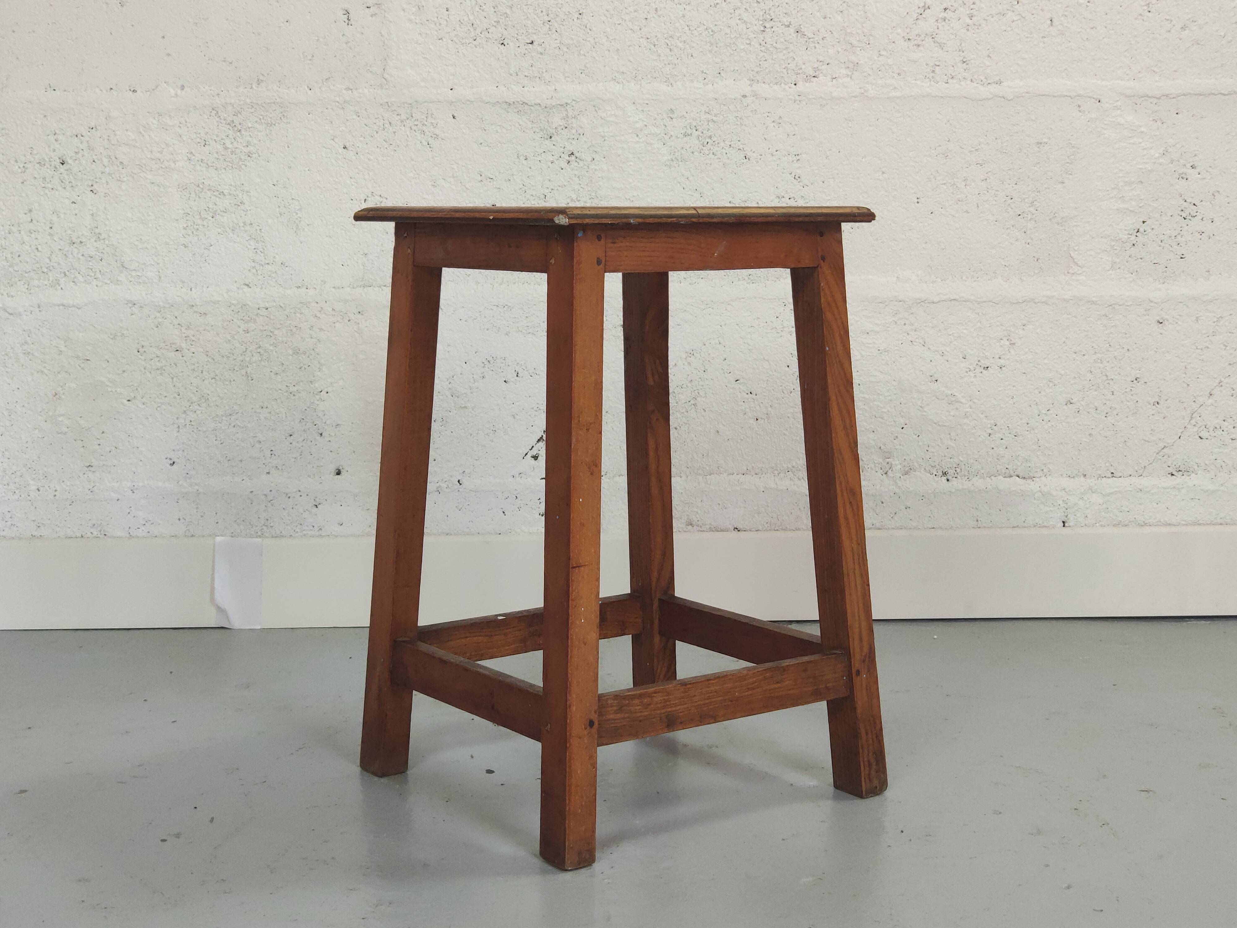 Tabouret vintage en bois