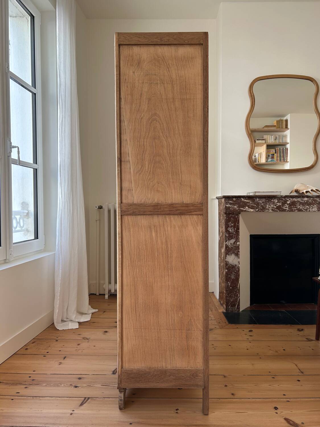 Glass cabinet in raw oak (renovated)