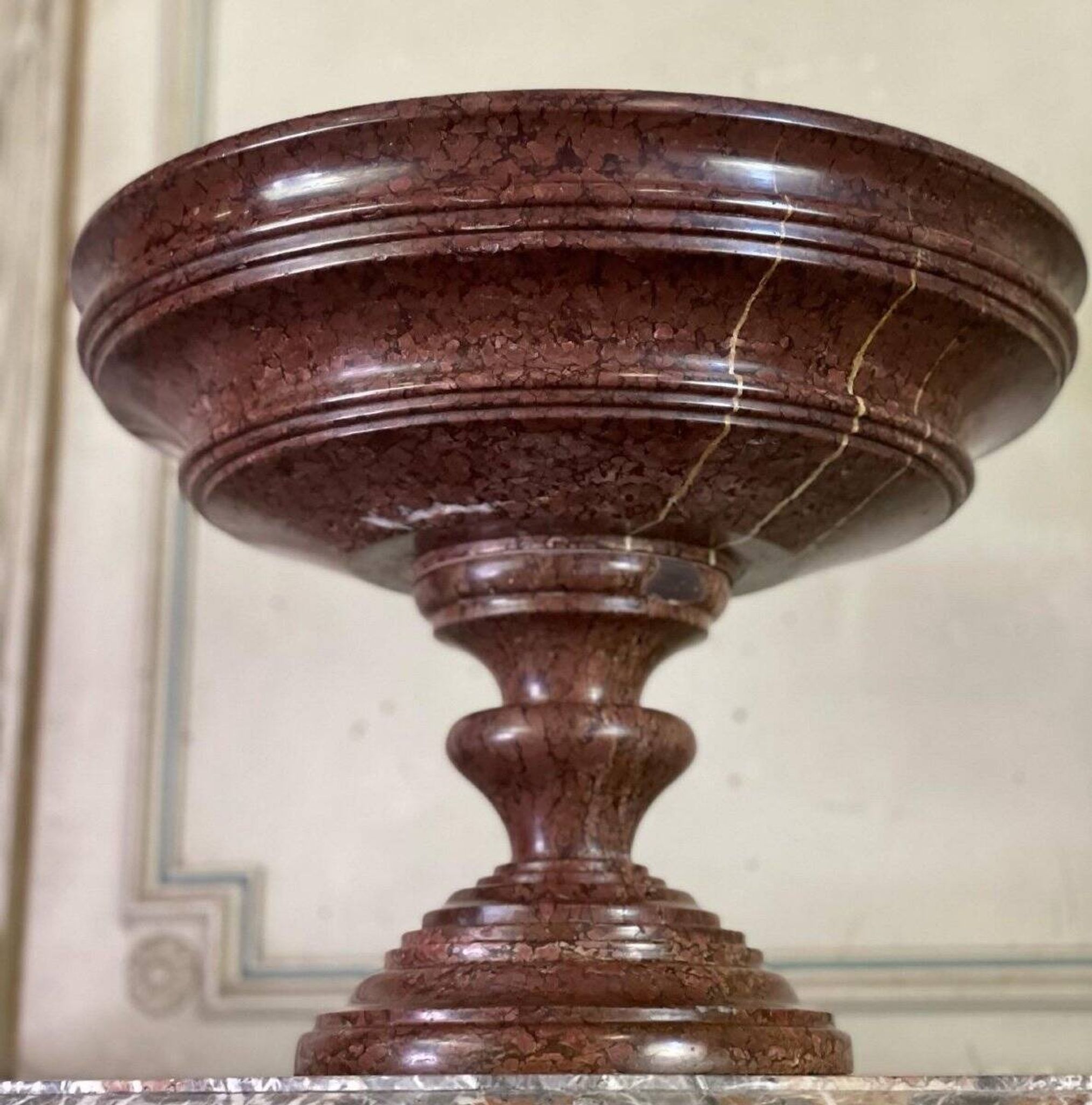 Vasque en marbre rouge griotte vers 1800