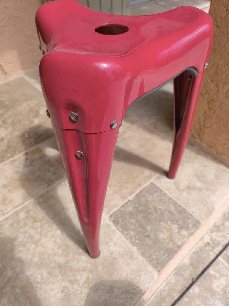 Yasu Sasamoto's wisdom tooth stool for Dulton.