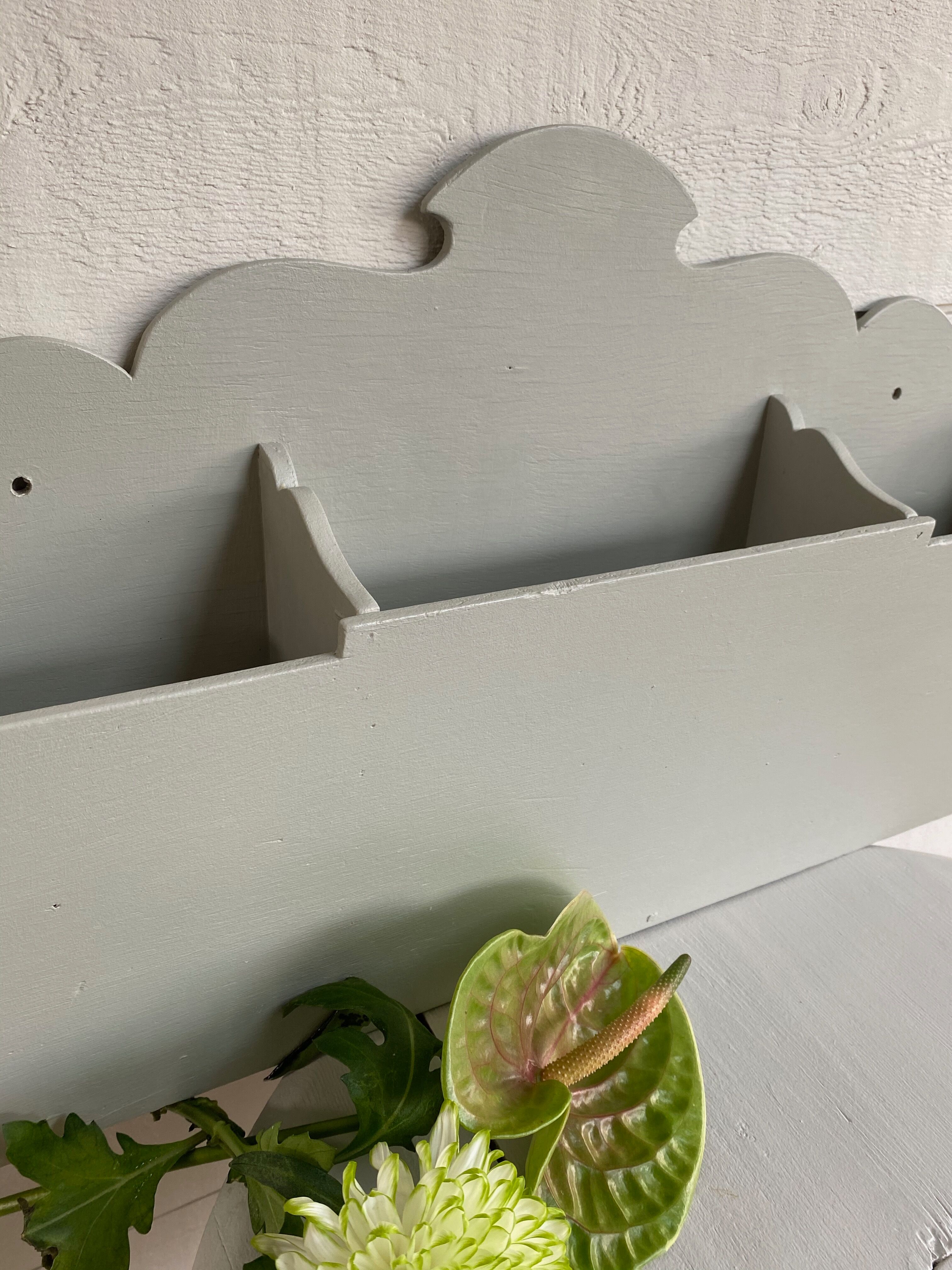 Compartmentalized shelf, mail storage