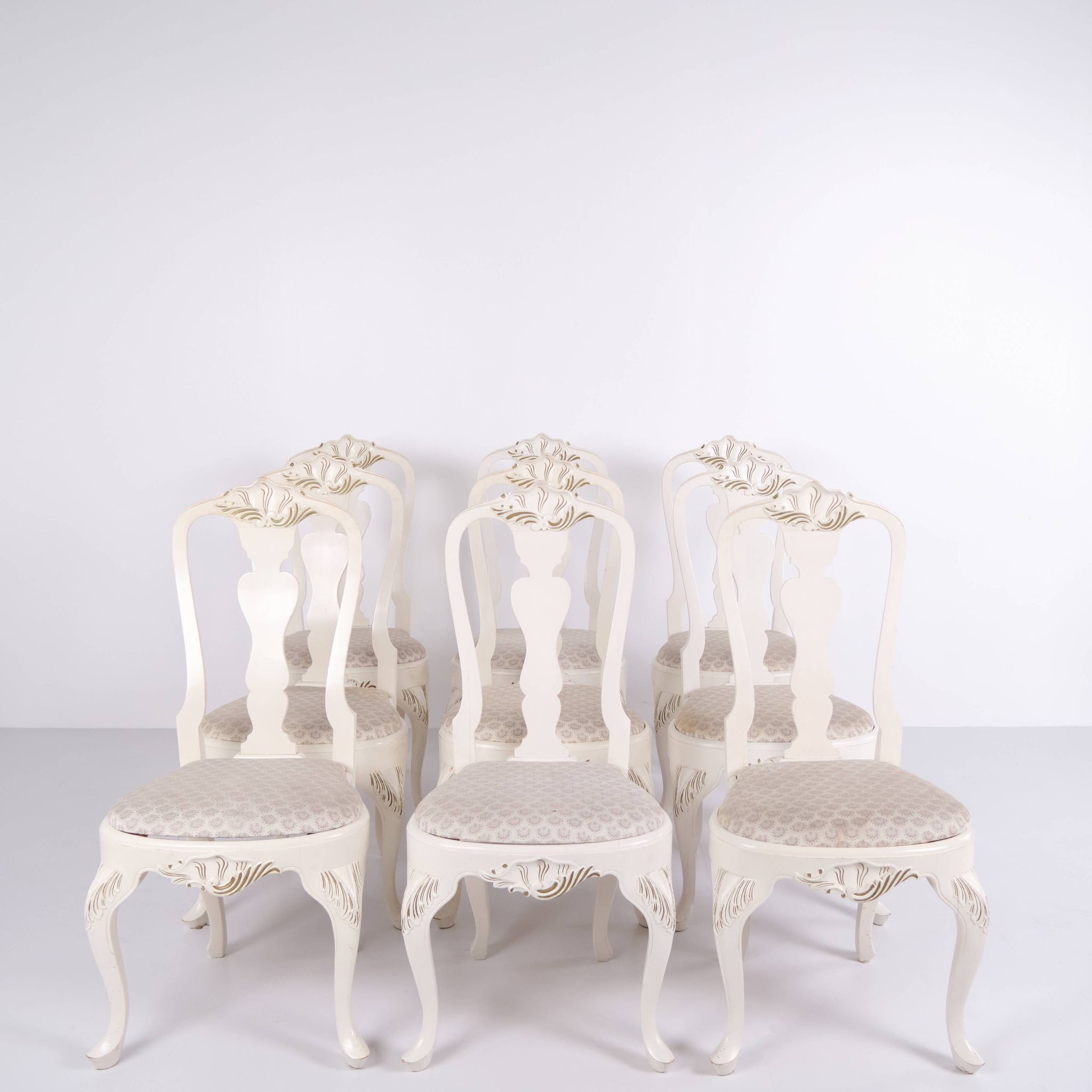 Set of six dining chairs - Neo Rococo style - white painted with decorative details - 1920s