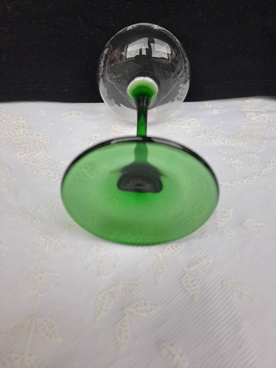 Set of 6 crystal green stemmed white wine glasses