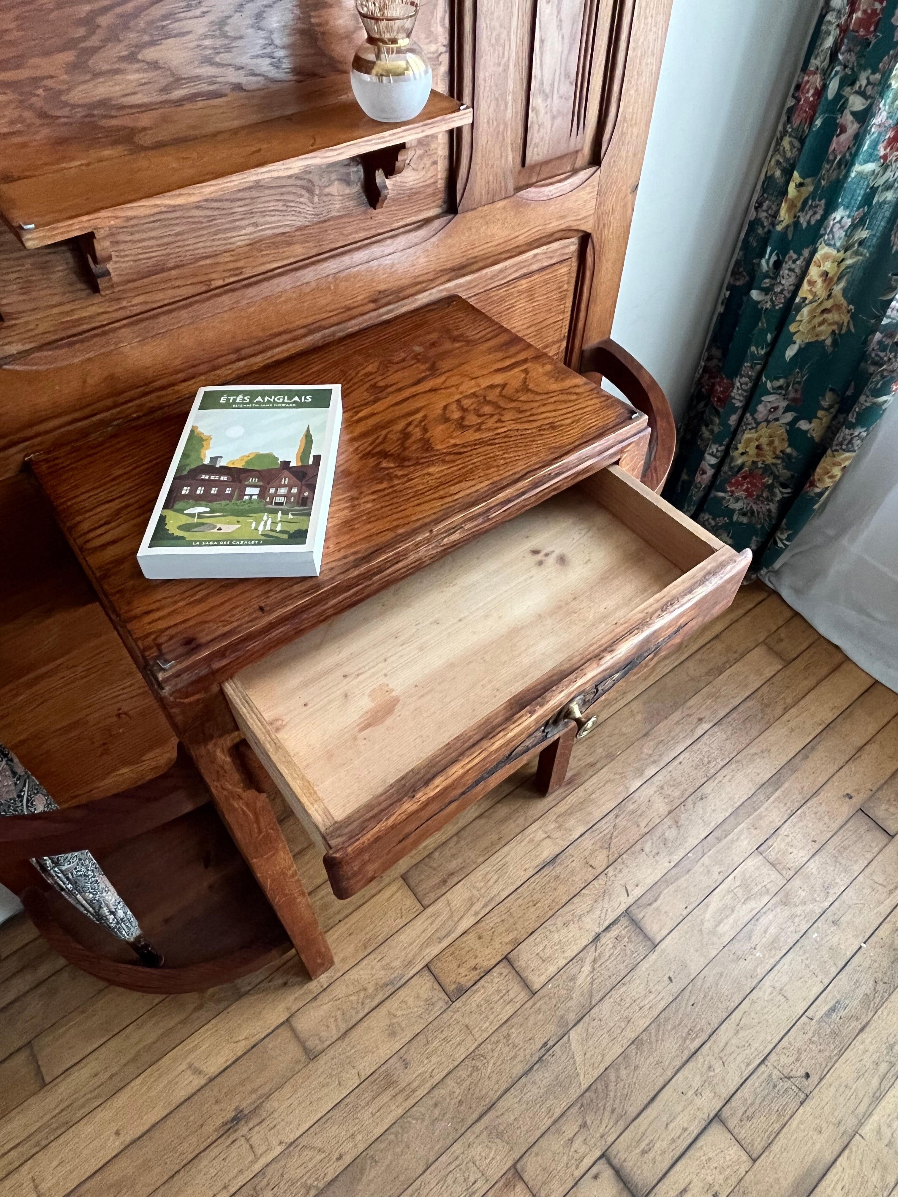 Old cloakroom in solid oak