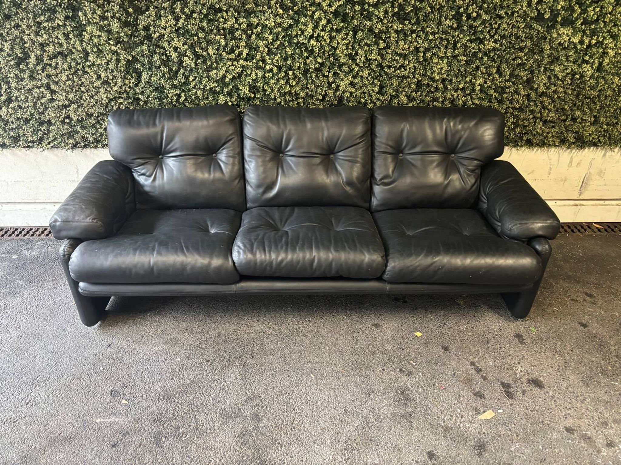 Black leather 3-seater sofa – Tobia Scarpa for B&B Italia