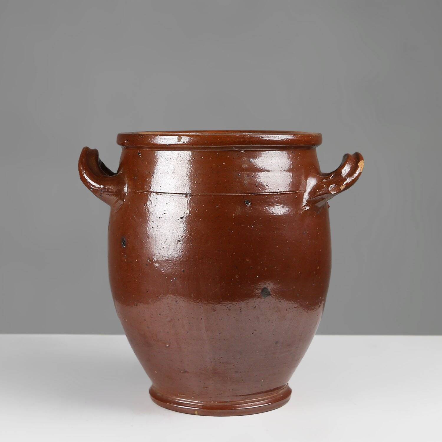 Grand pot en céramique brune émaillée, Belgique, années 1800.