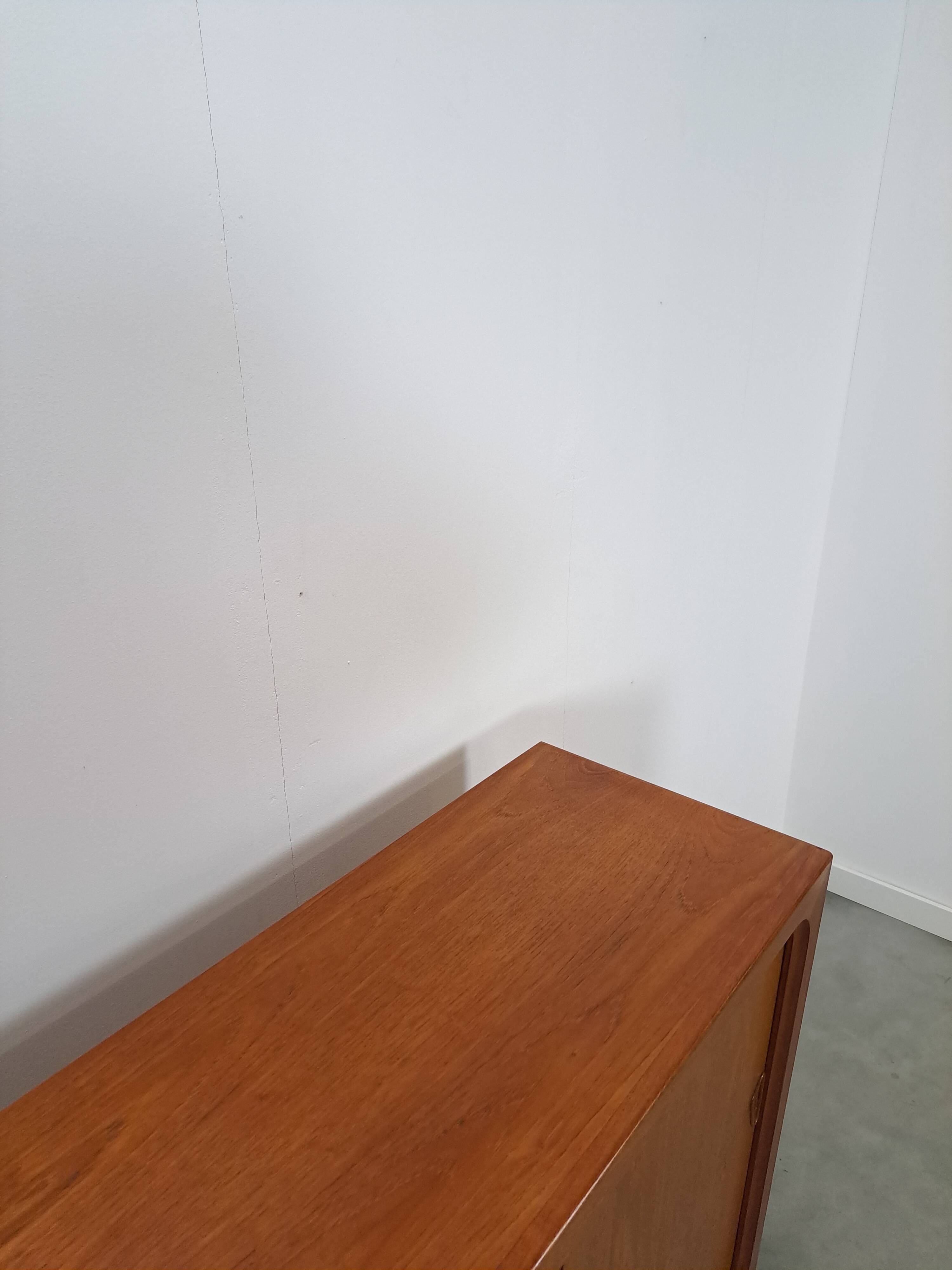 Mid Century Deens teak hoog dressoir