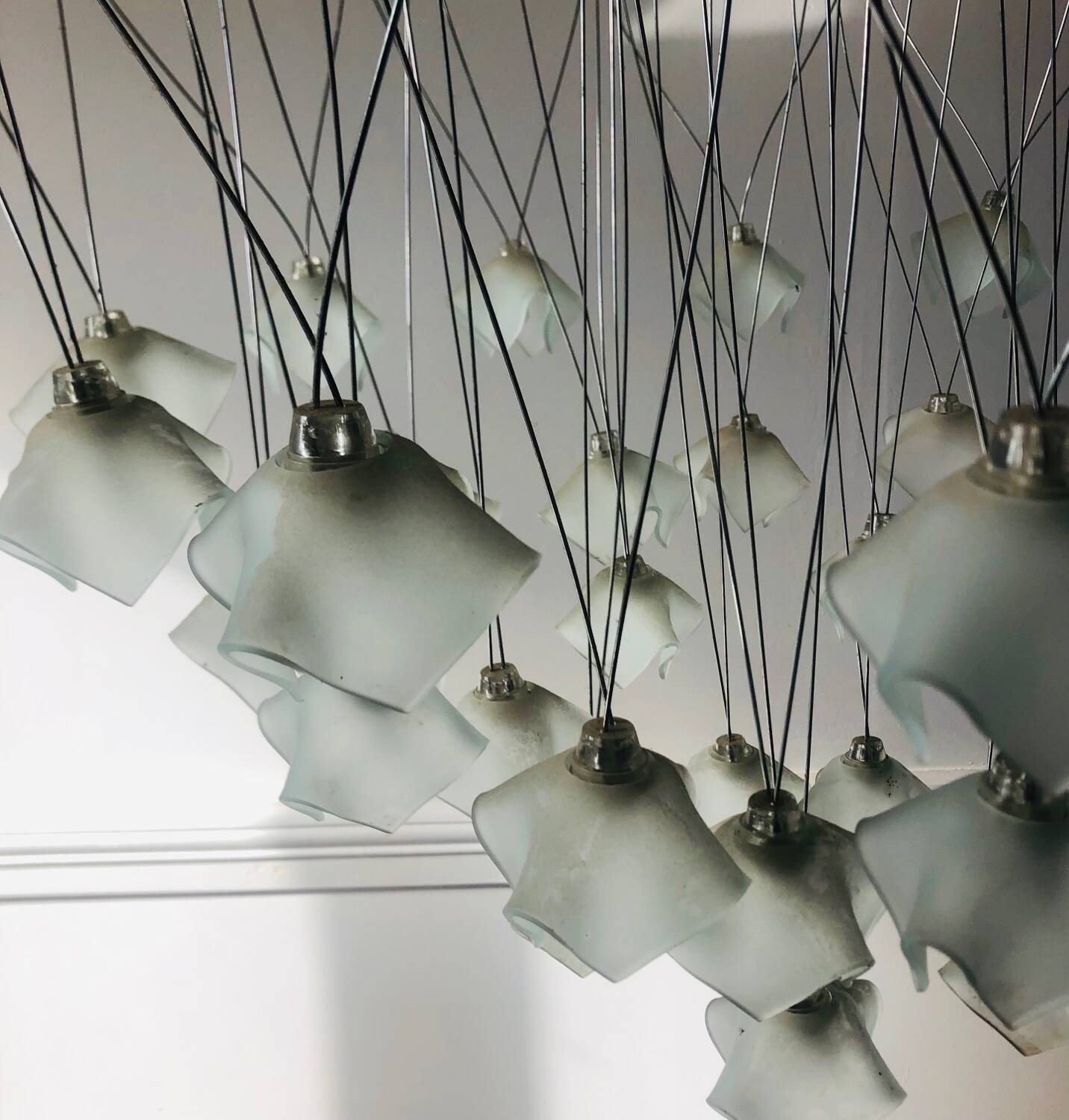 Lustre en cascade Lucciole par MetalSpot en chromé et verre dépoli