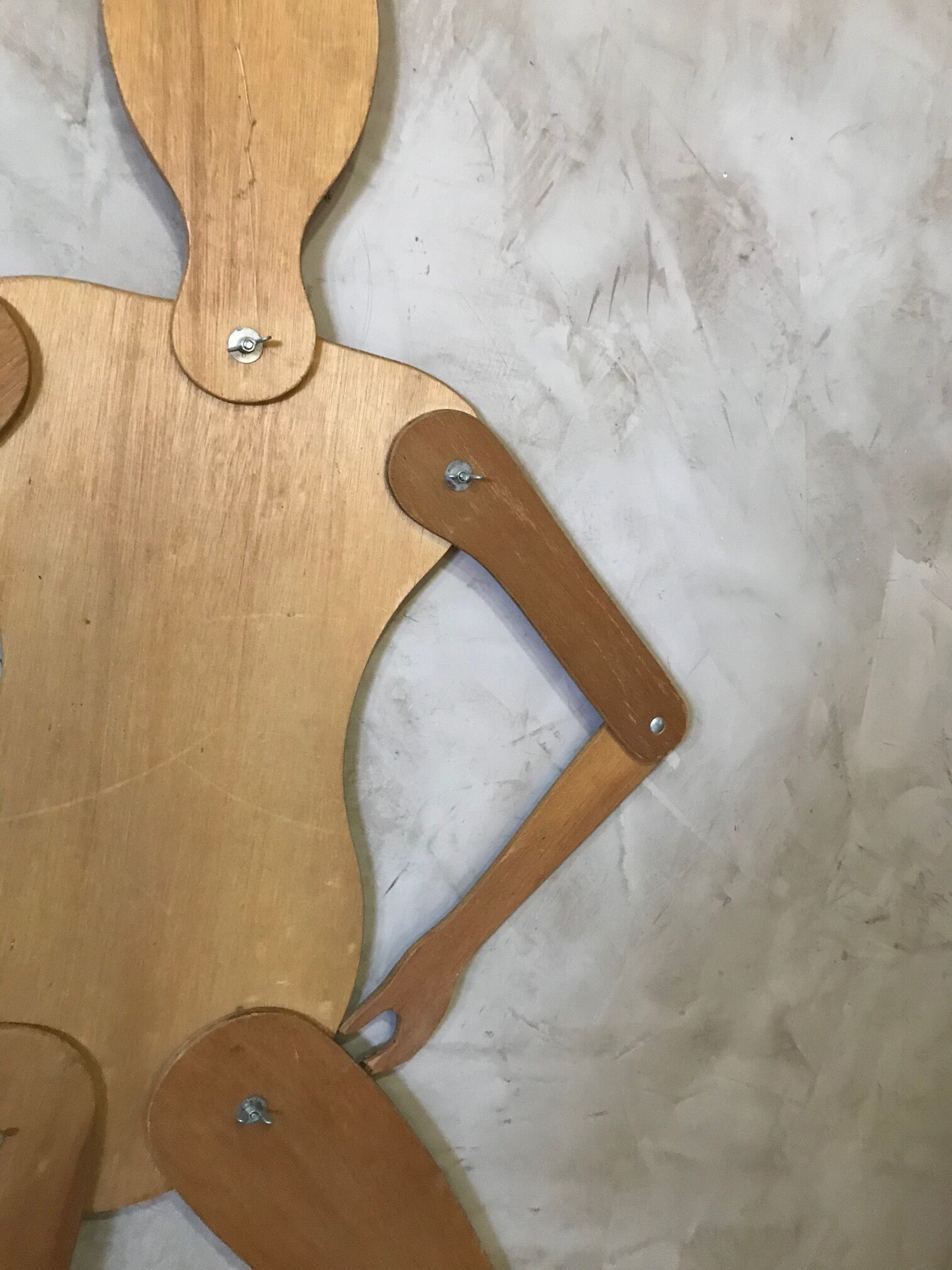 Articulated wooden mannequin