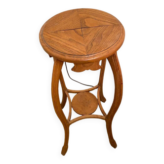 Pedestal table