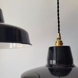 Duo of suspensions in enamelled sheet metal