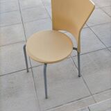 Chaise plastique couleur