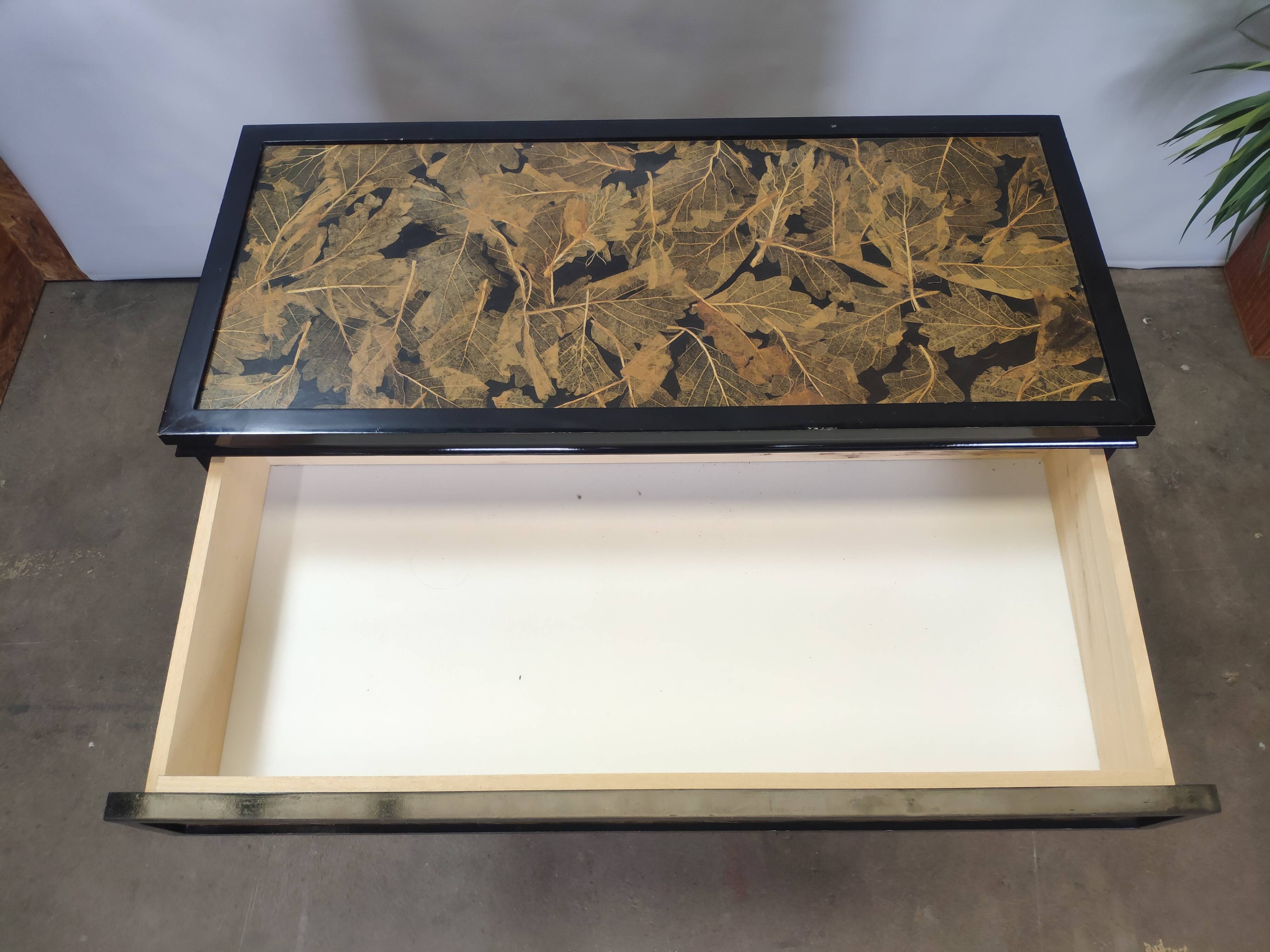 Commode noir placage feuille noir quatre tiroirs