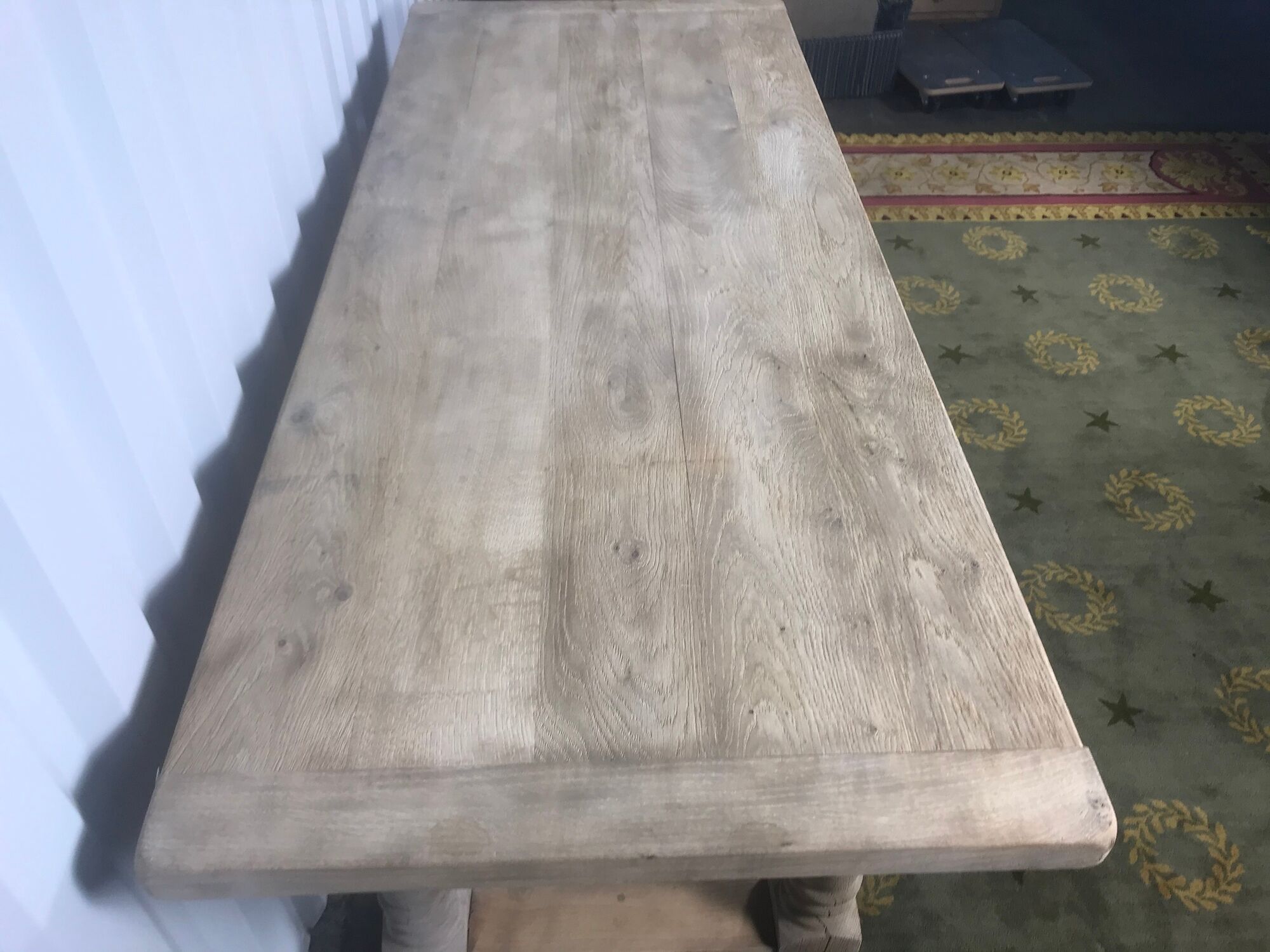 Solid oak farm table with turned feet & 2 elongated aero gum