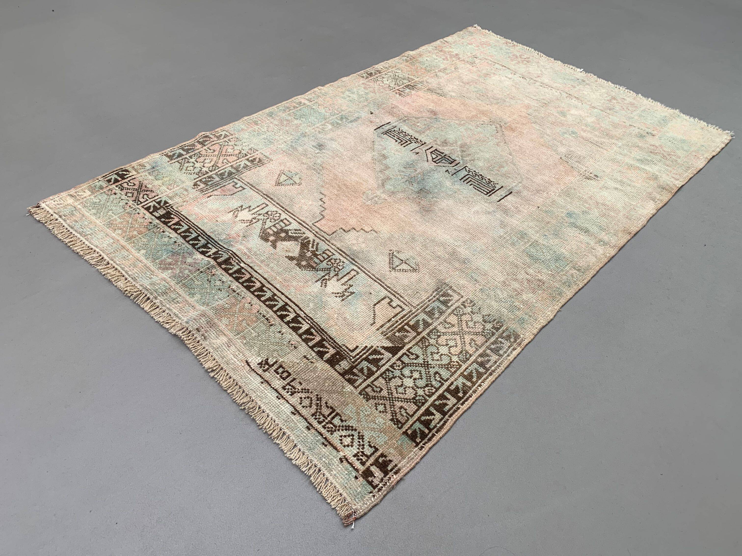 Shabby Turkish Oushak Rug 184x108 cm vintage carpet Ushak Region Medium