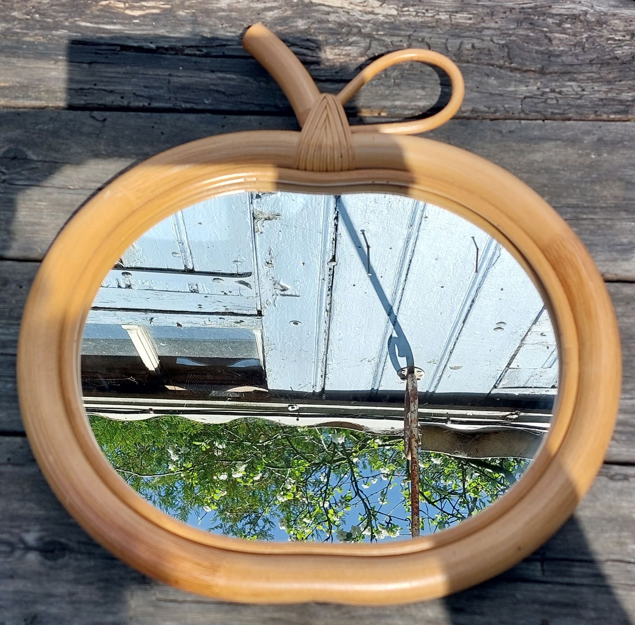 Rattan mirror apple 35x32cm