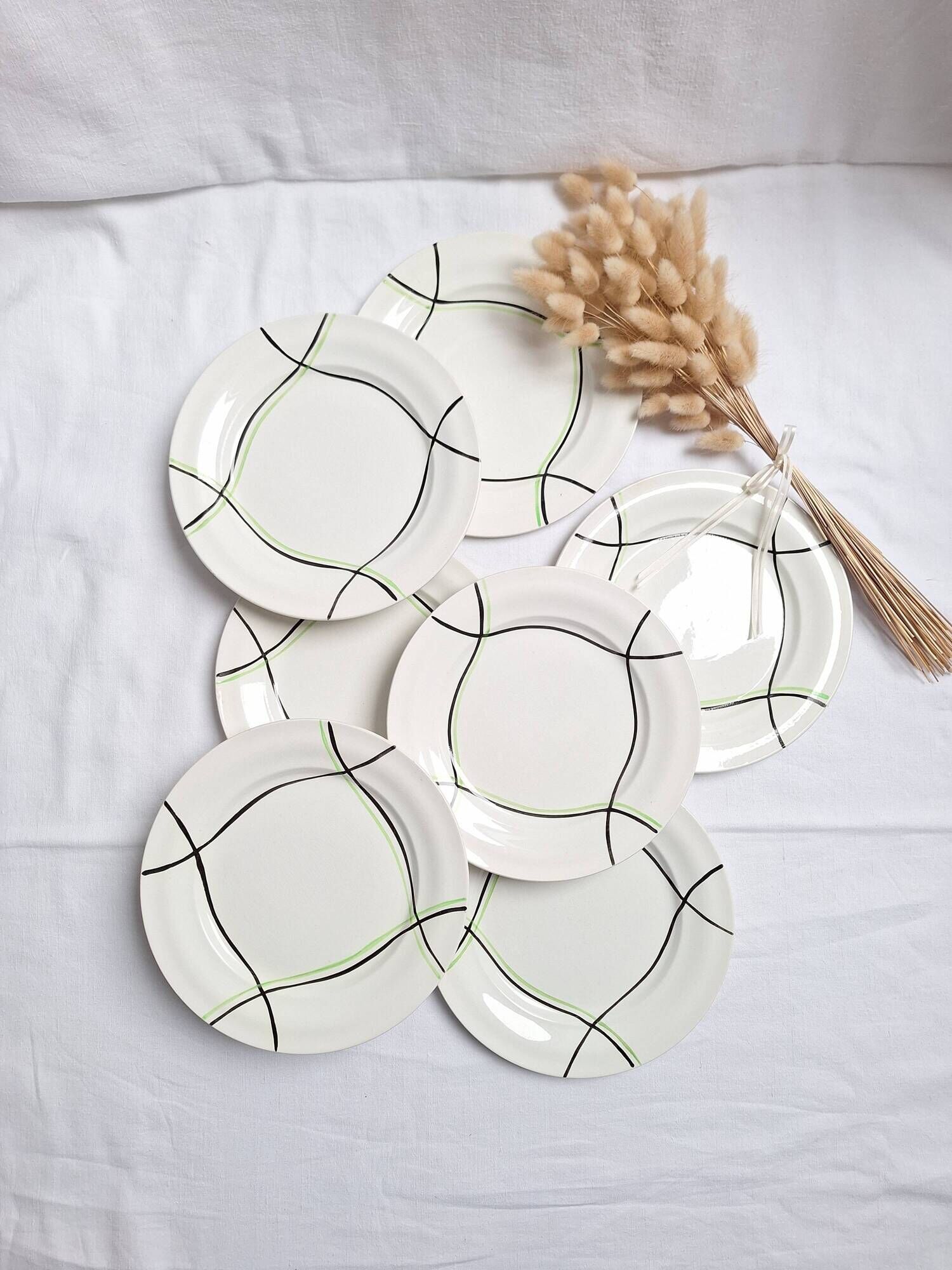 Flat plates St Amand model Bayonne white, green and black.