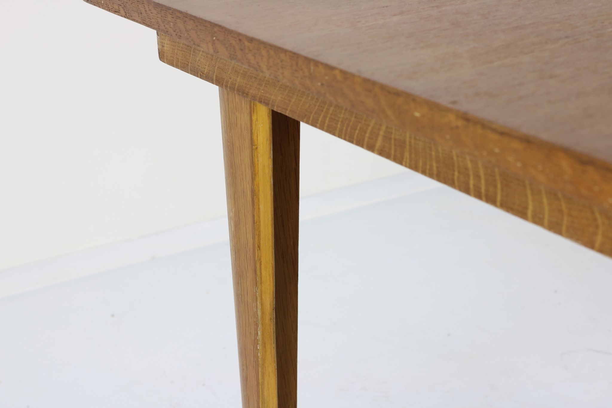 Table en bois courbé par Cor Alons