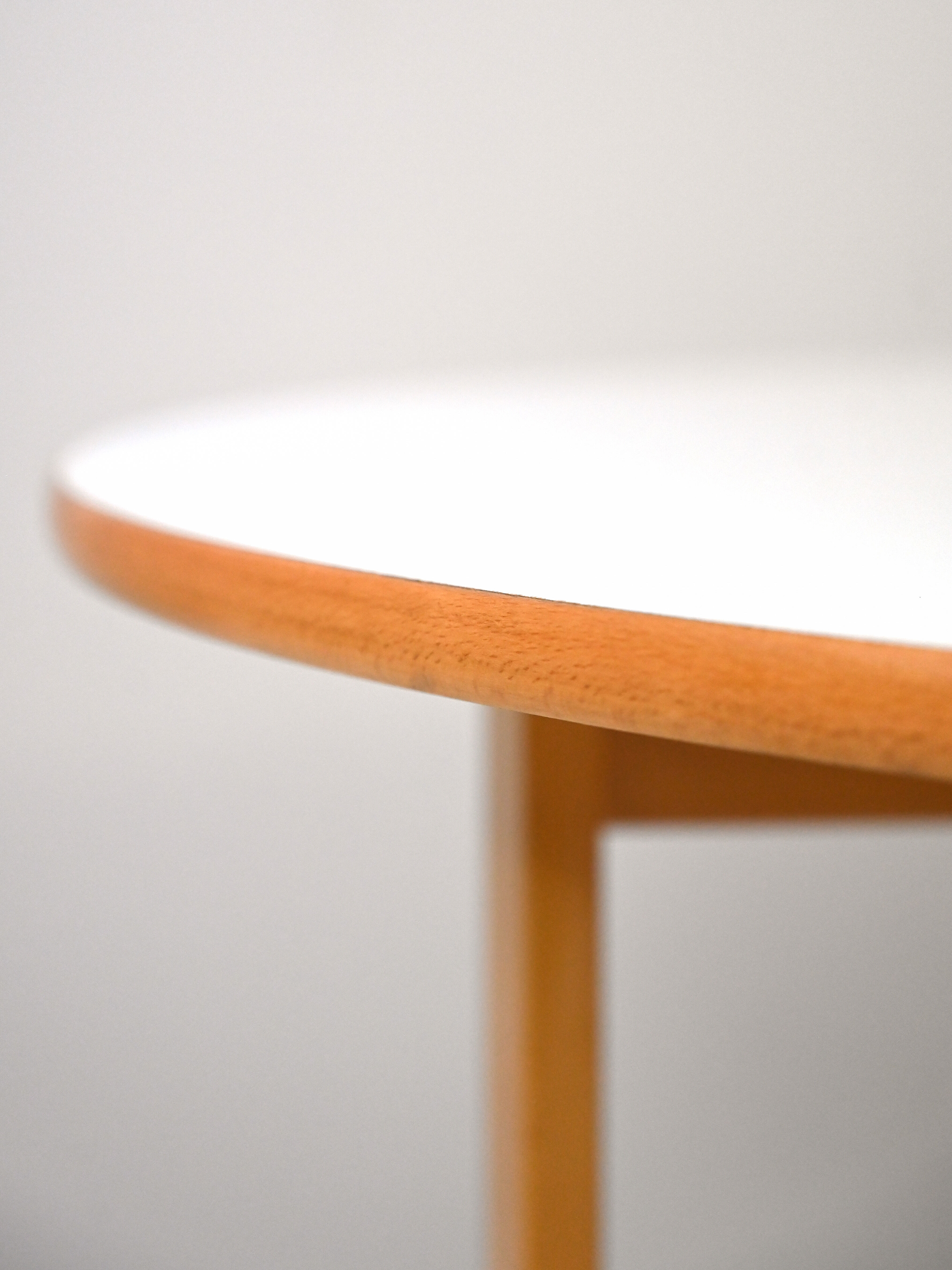 White round table with wings