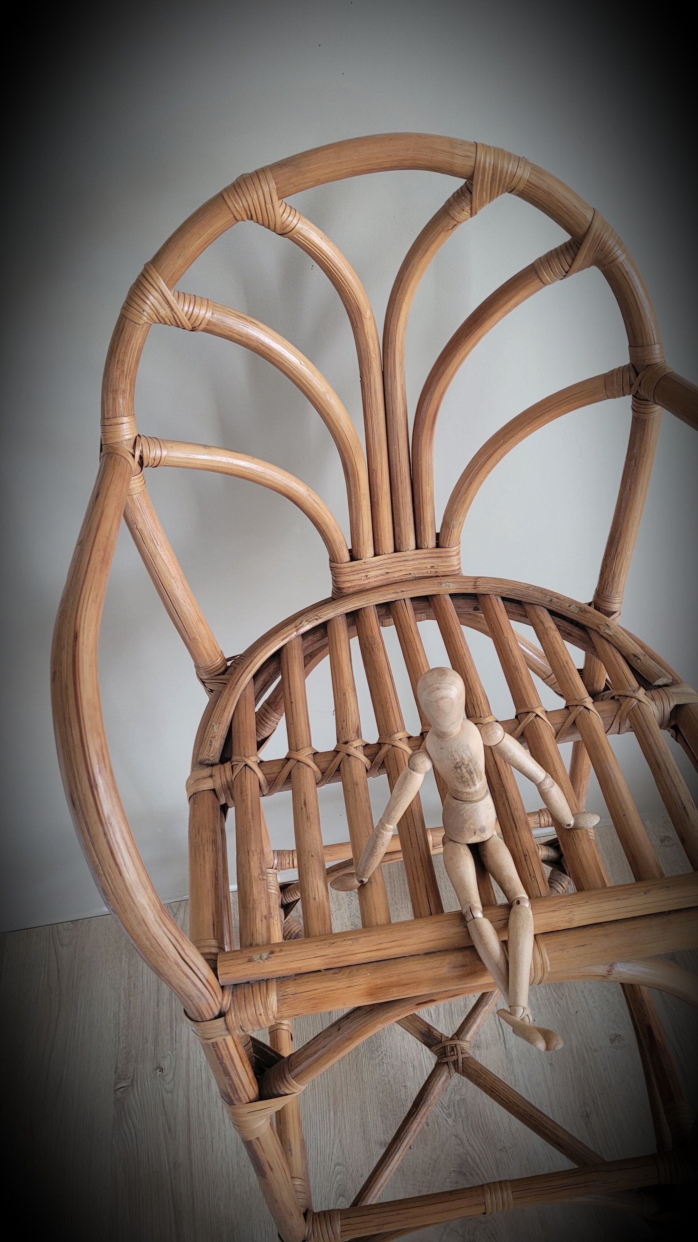 High bar rattan stool