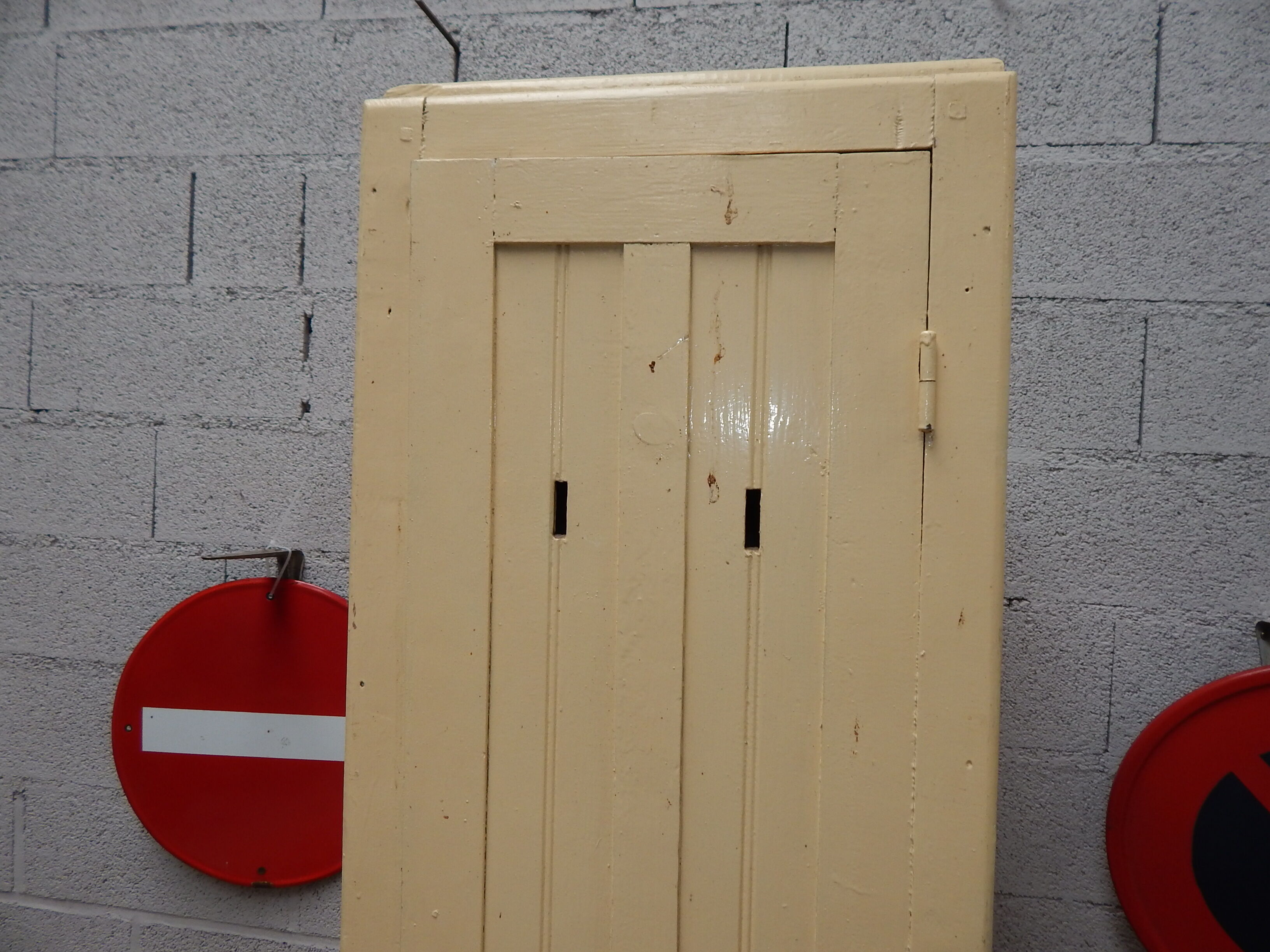 Old cloakroom in wood