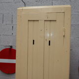 Old cloakroom in wood