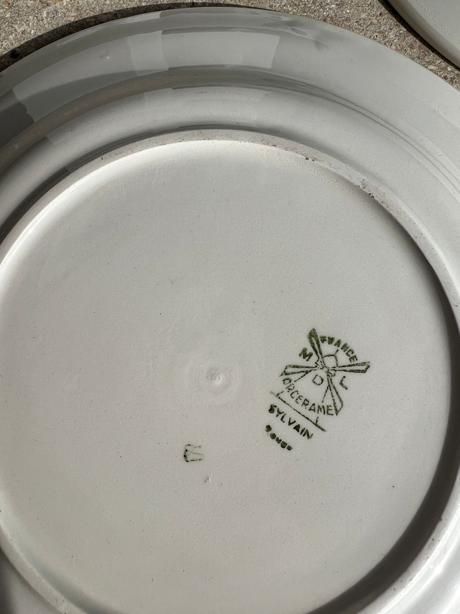 Set of 4 plates Sylvain Moulins des Loups burgundy rose decoration