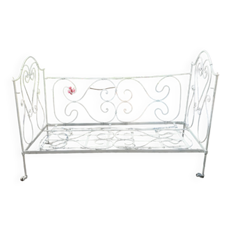 Old child bed early nineteenth iron