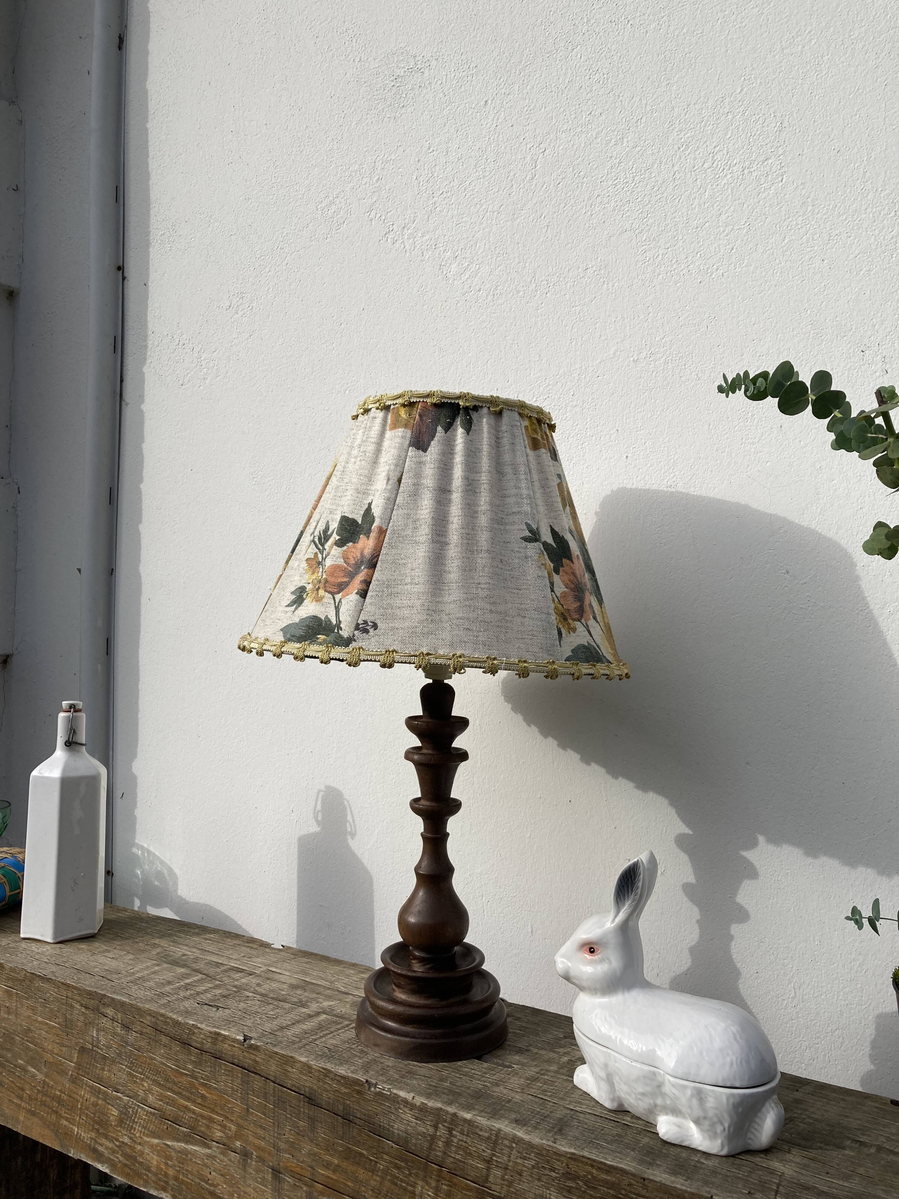 Lampe en bois tourné 70 abat jour fleur vintage
