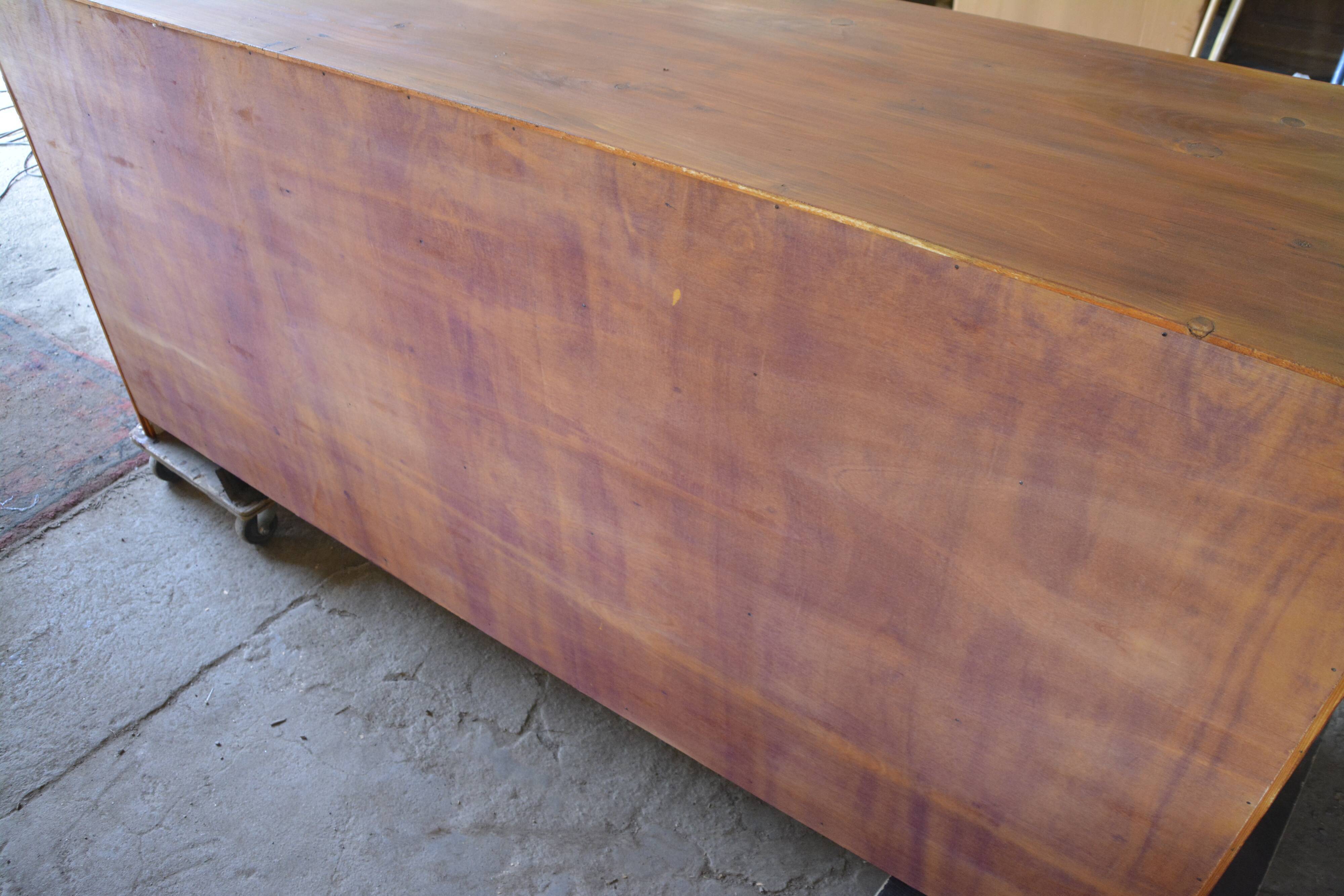 Trade cabinet with drawers