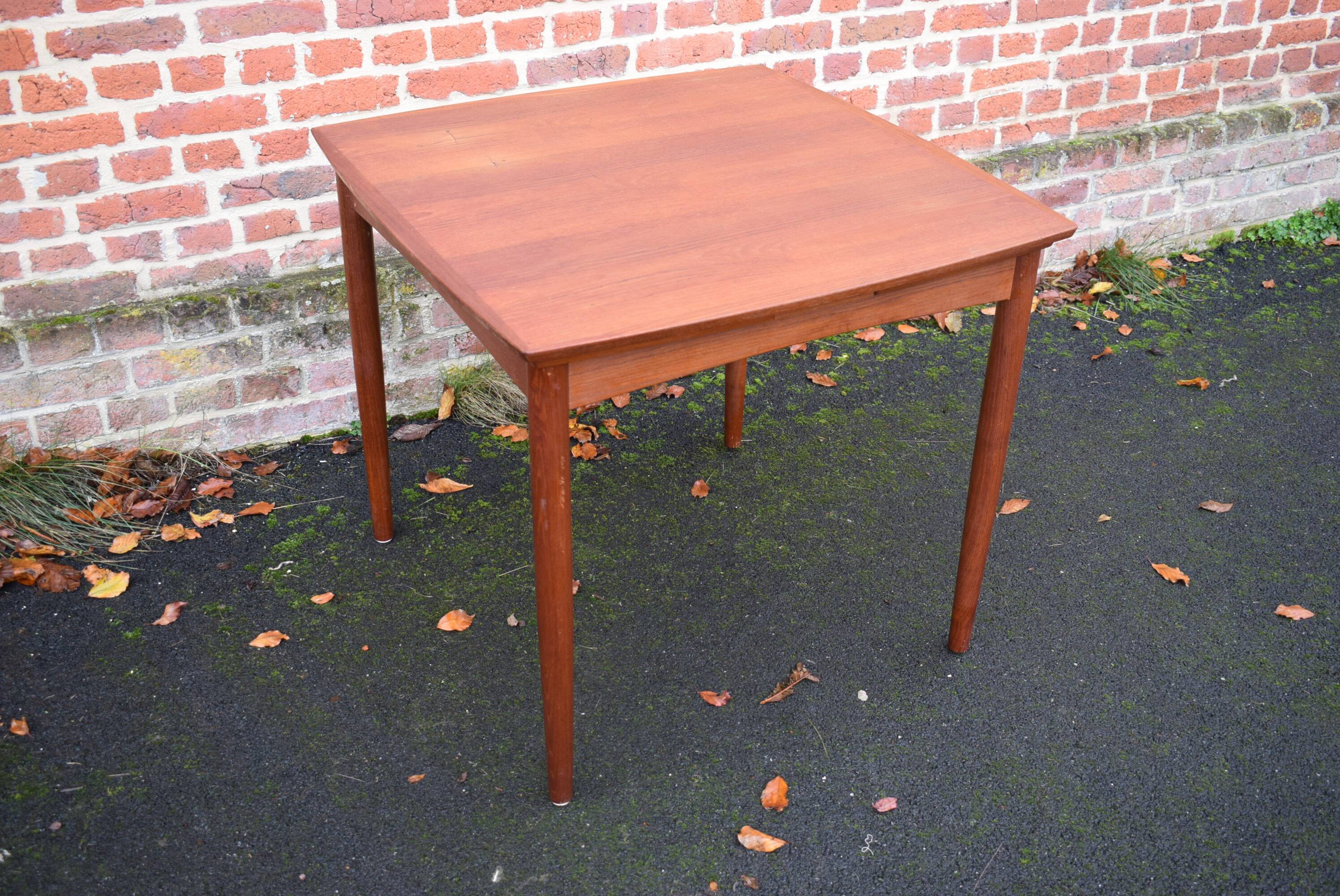 Hundevad chicken table