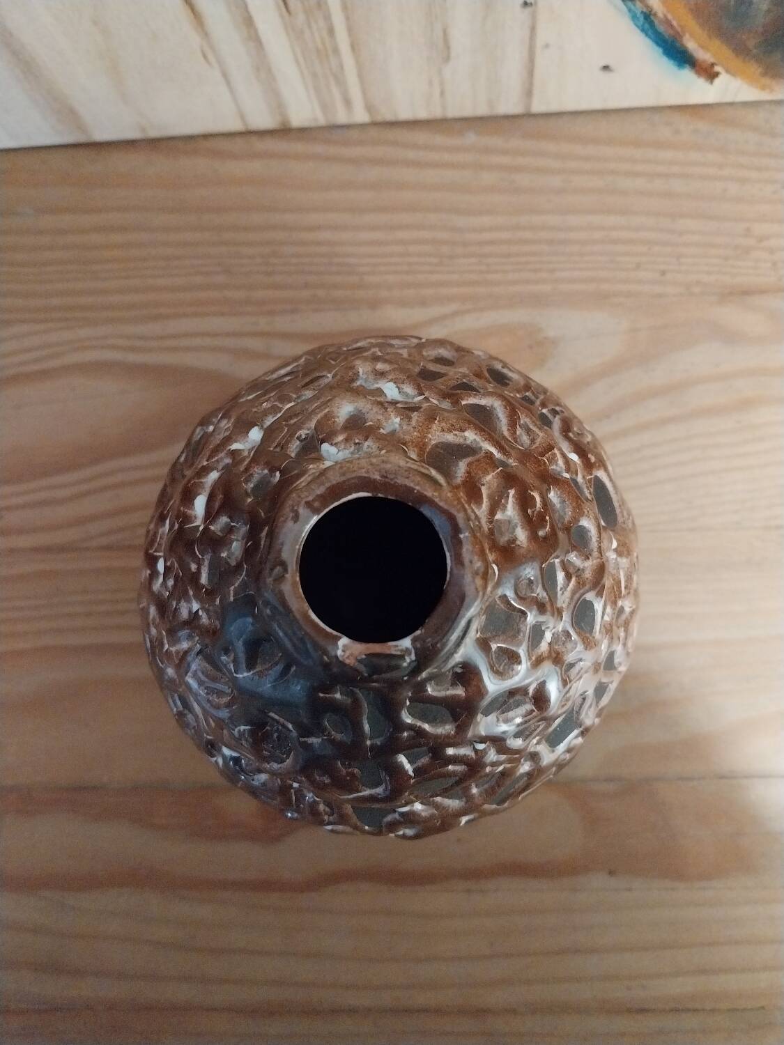 Ovoid vase with a narrow, crimped neck La Charentaise