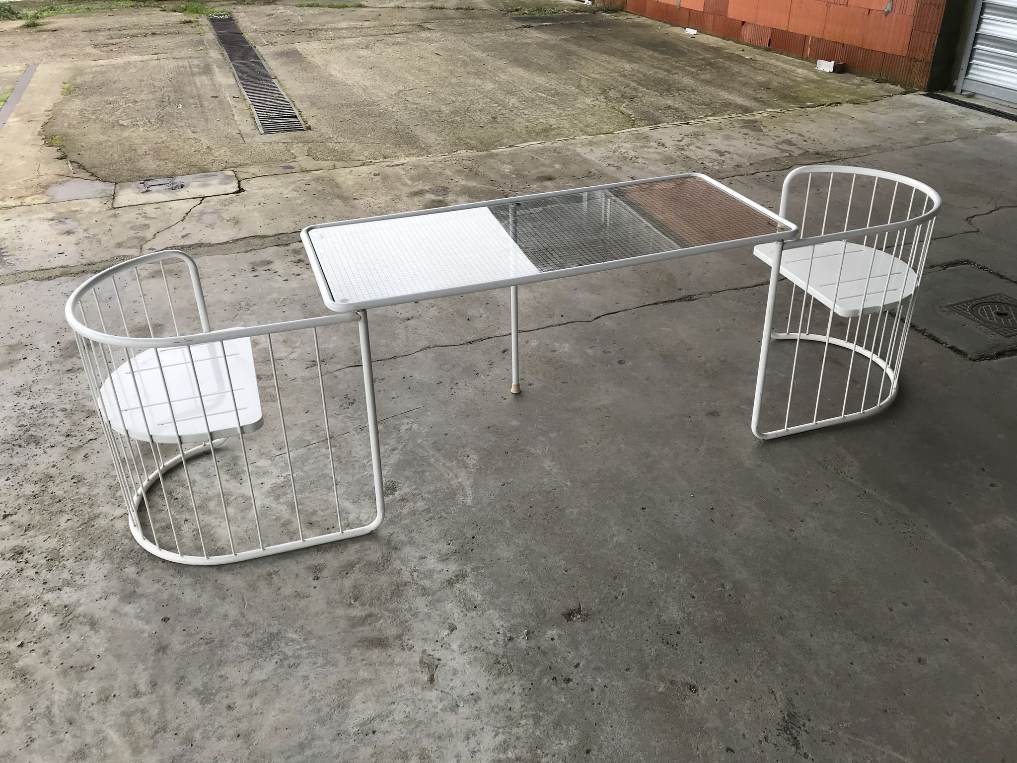 Vintage70's, Emu table in metal and glass, chairs swivelling under the table