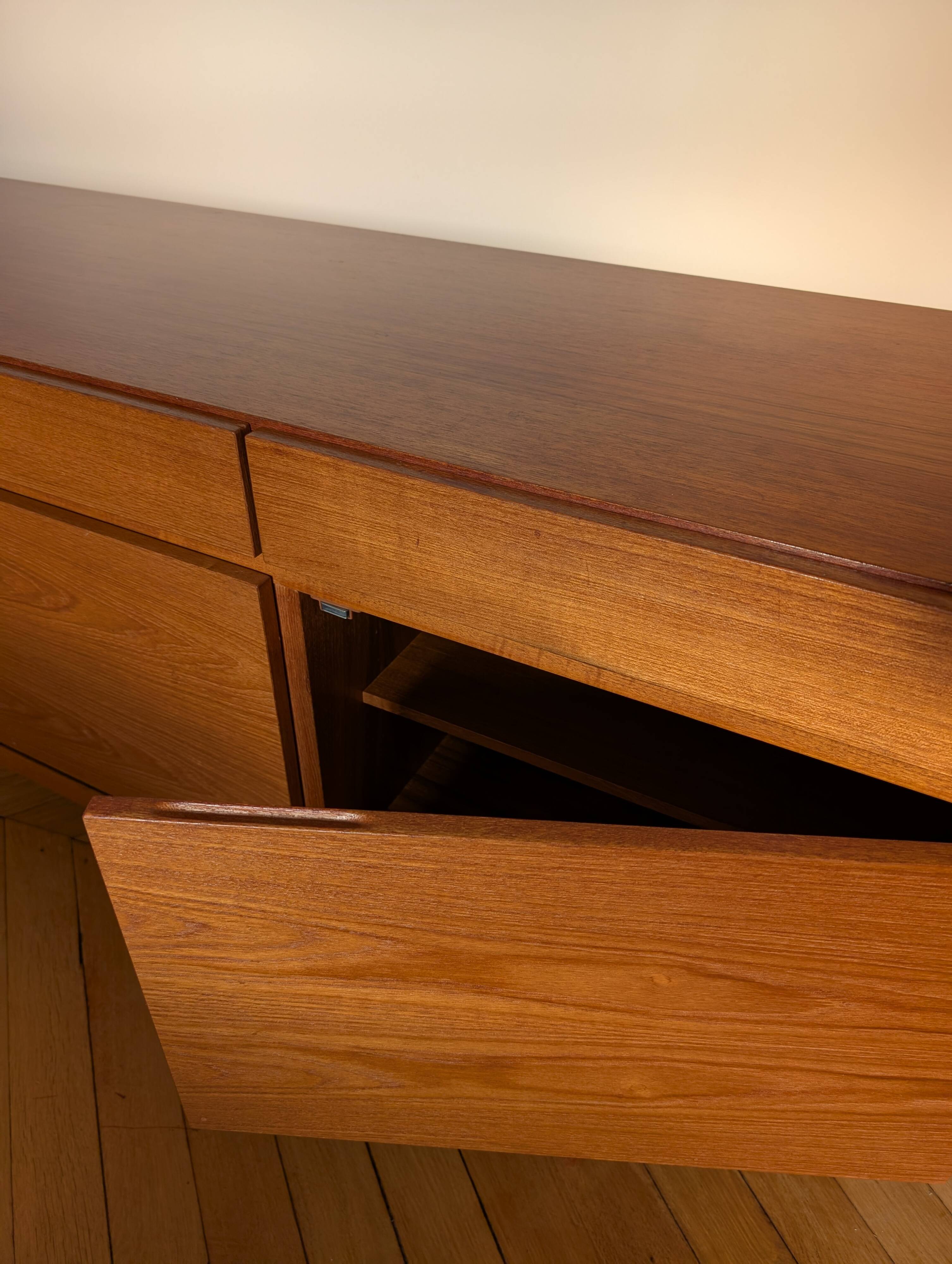 Scandinavian teak sideboard – Model FA 66 – Ib Kofod-Larsen