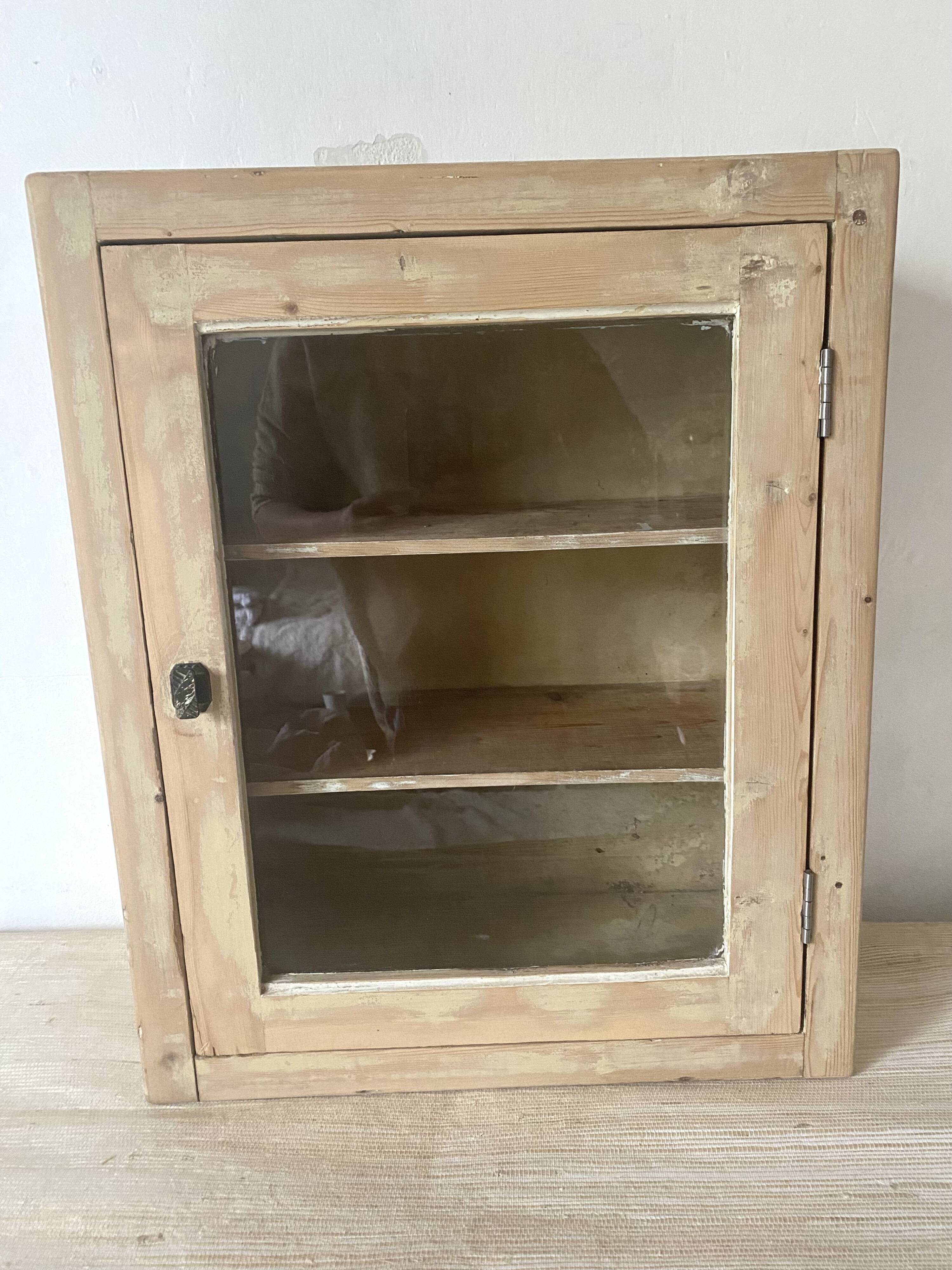 Armoire murale , vitrine à suspendre
