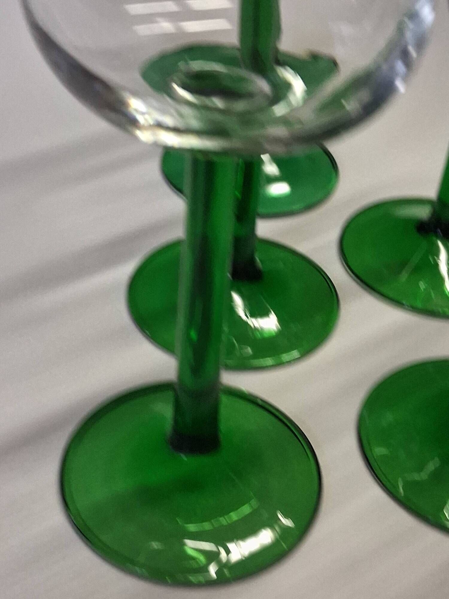 Set of 6 stemmed glasses from Arcoroc in very good condition.
