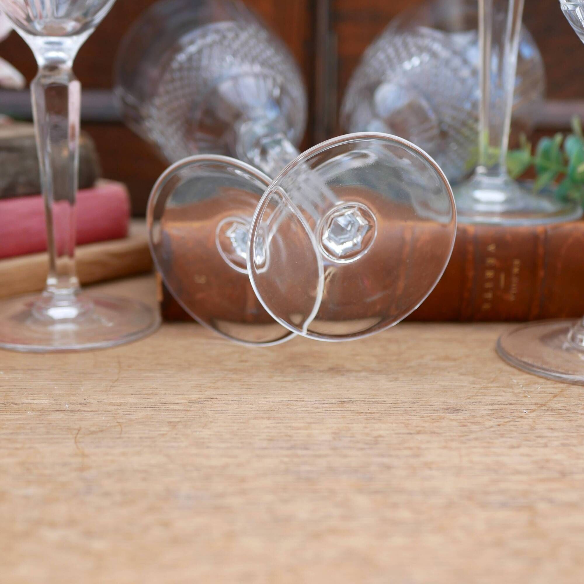 Set of 6 crystal wine glasses with a stud pattern