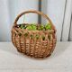 Petit panier en osier tressé ovale
