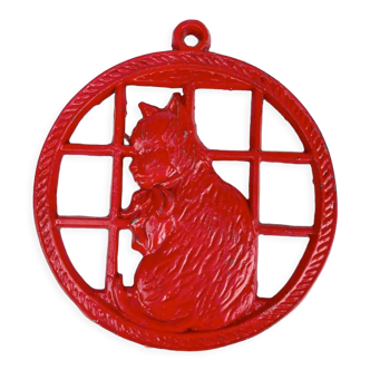 Red cast iron trivia cat décor