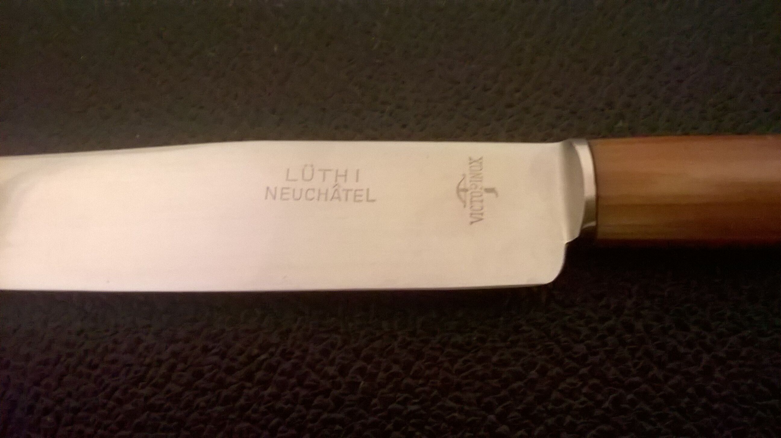 Coffret 12 couteaux Lüthi Neuchâtel