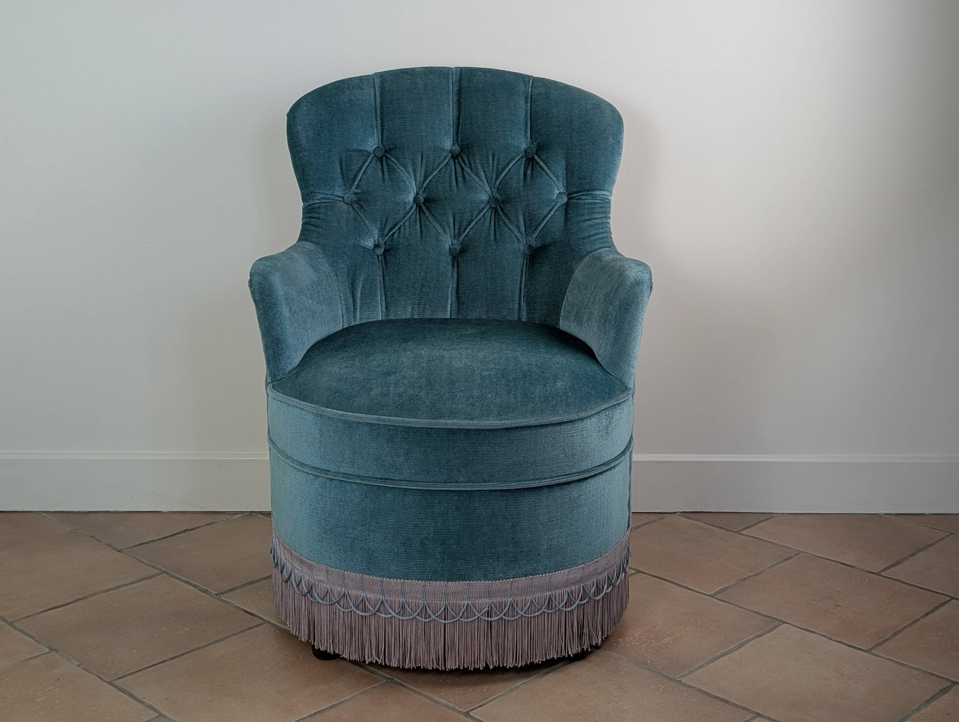 Velvet toad armchair