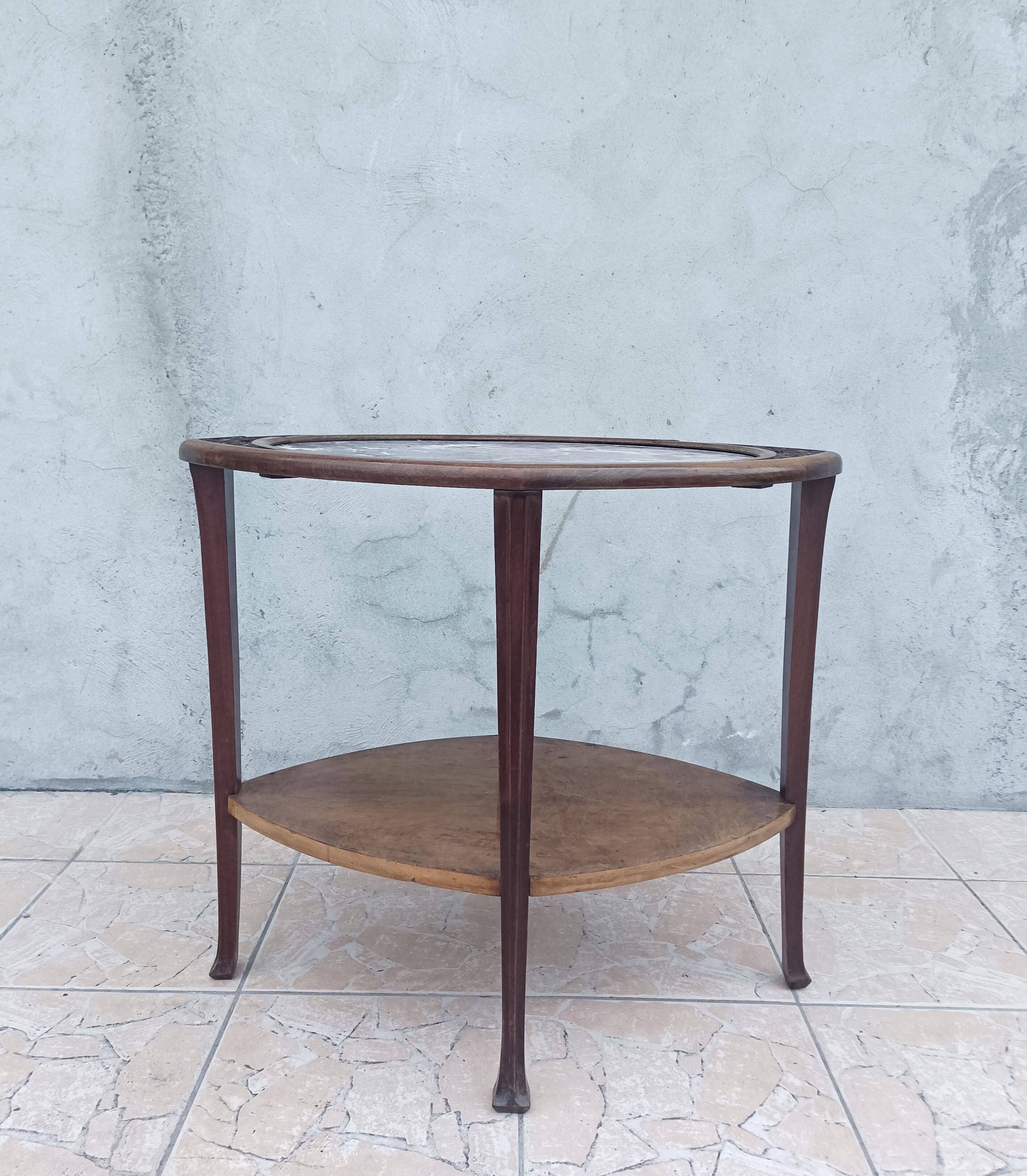 Table guéridon Art Nouveau en acajou et dessus en marbre