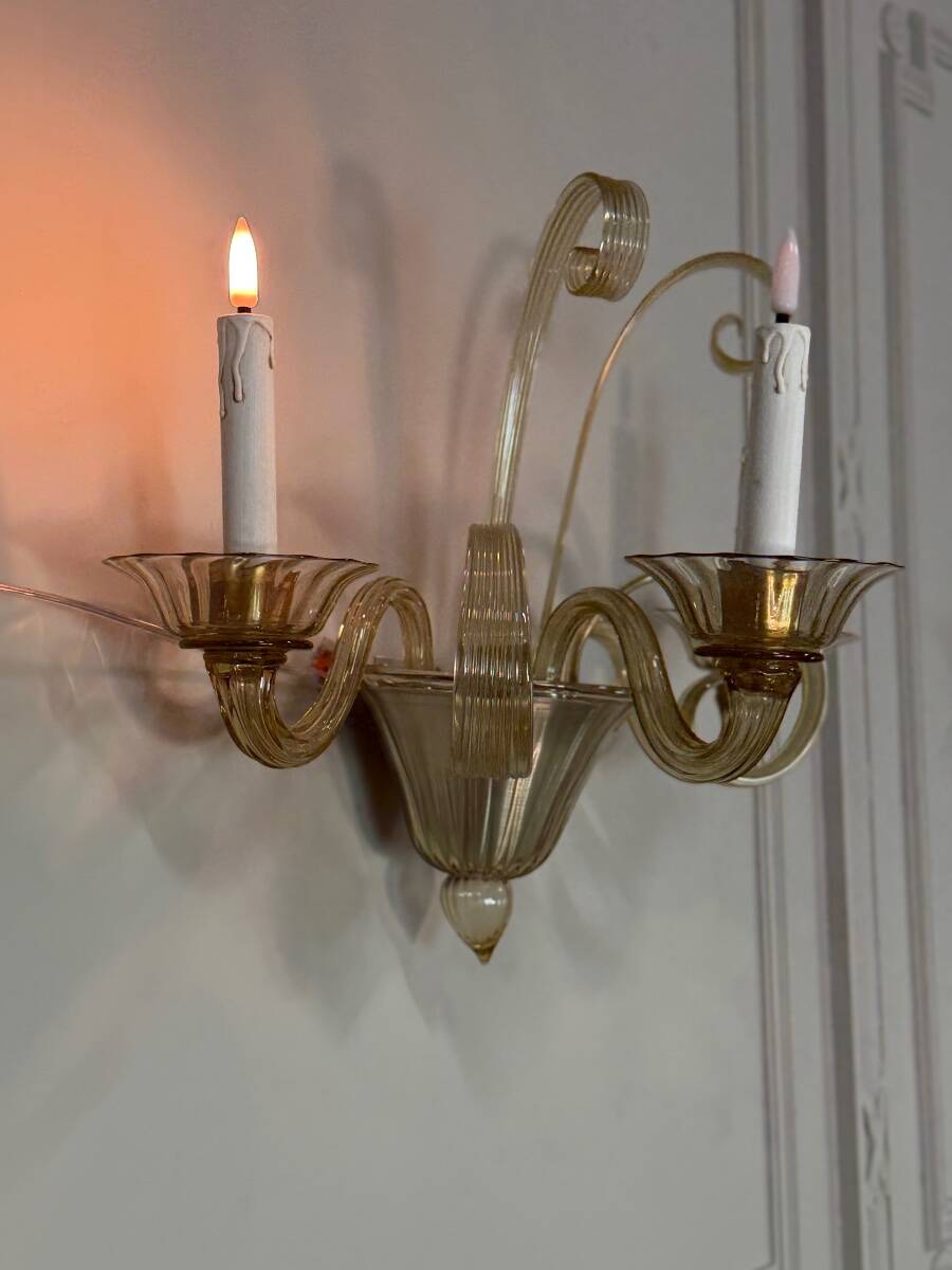 Venetian wall light in gilded Murano glass, circa 1940, set of five available.
