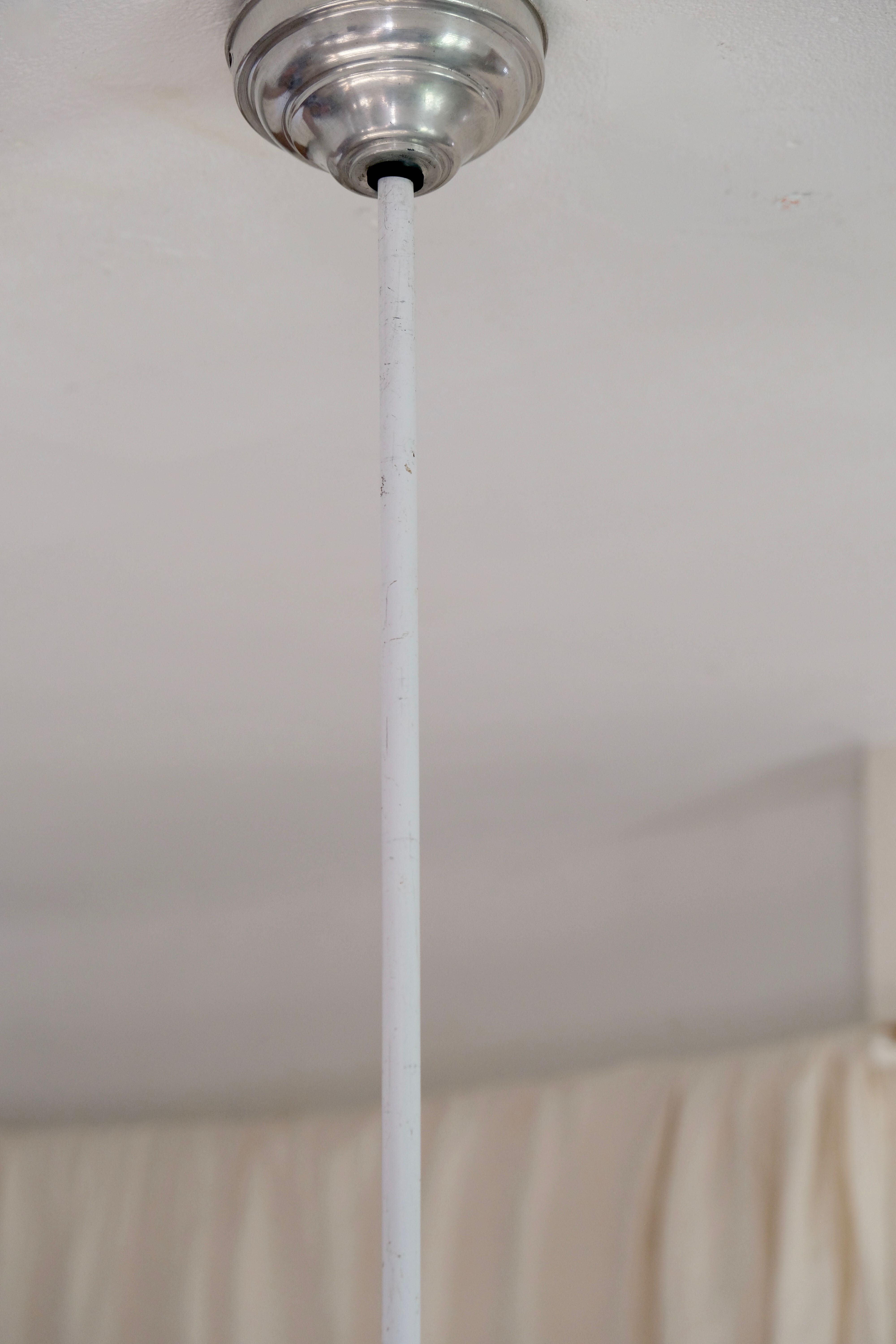 Hanging globe opaline 20s