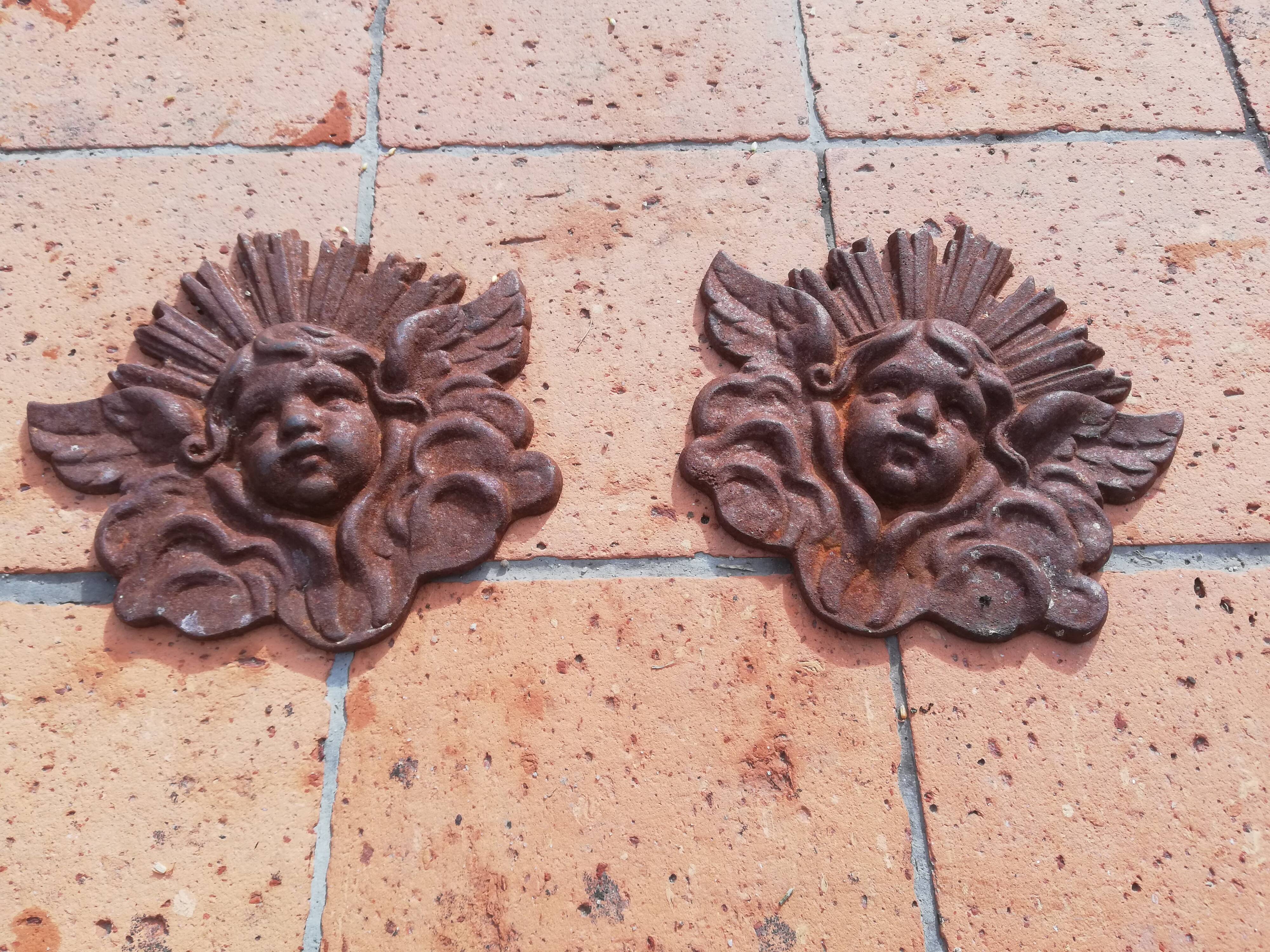 2 cast iron decorations