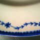 Assiette en porcelaine de Tournai au laurier Fleuri